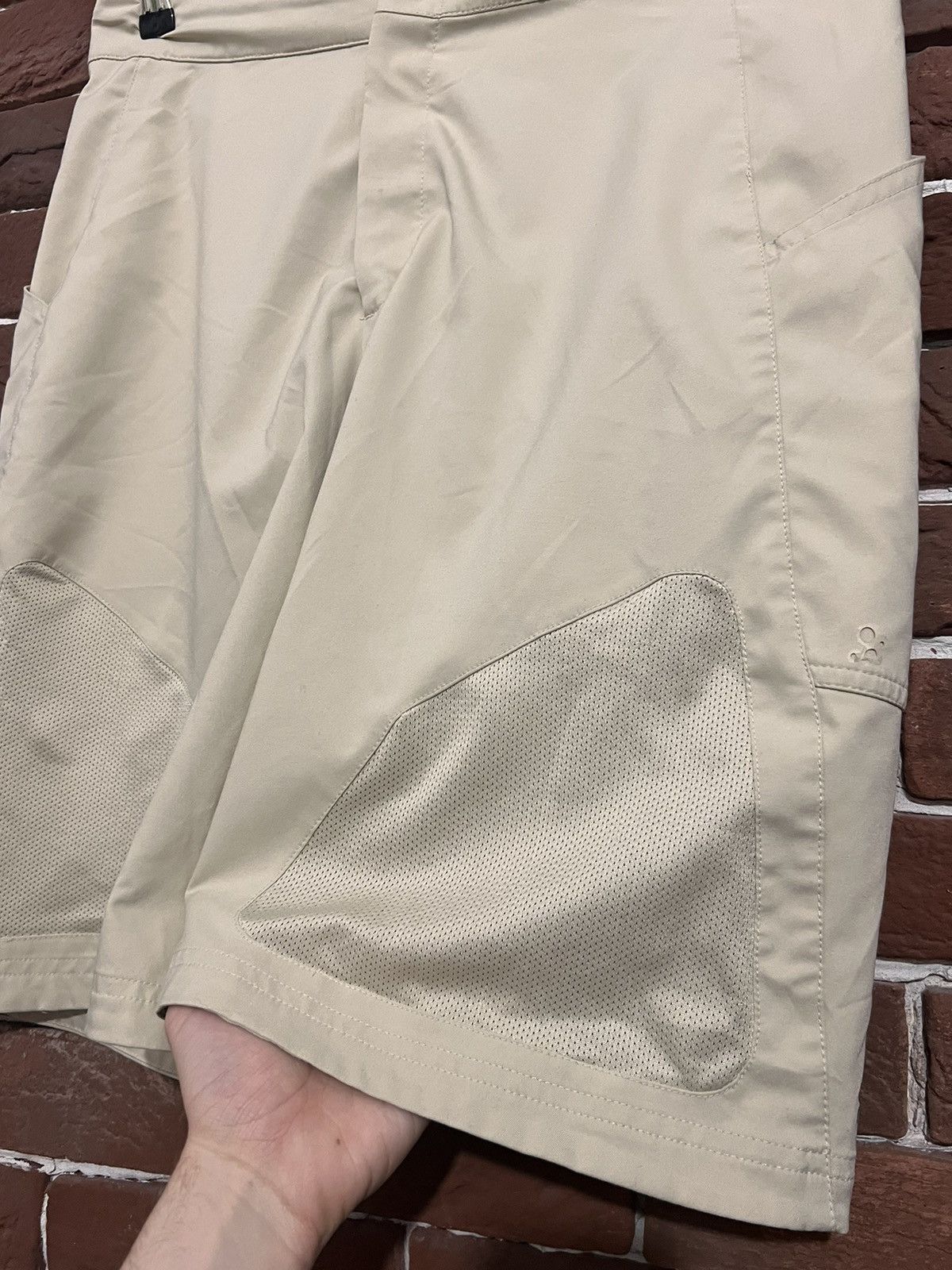 Nike Vintage Nike ACG Biege Cargo Shorts Rare Streetwear Hype Size US 32 / EU 48 - 6 Thumbnail