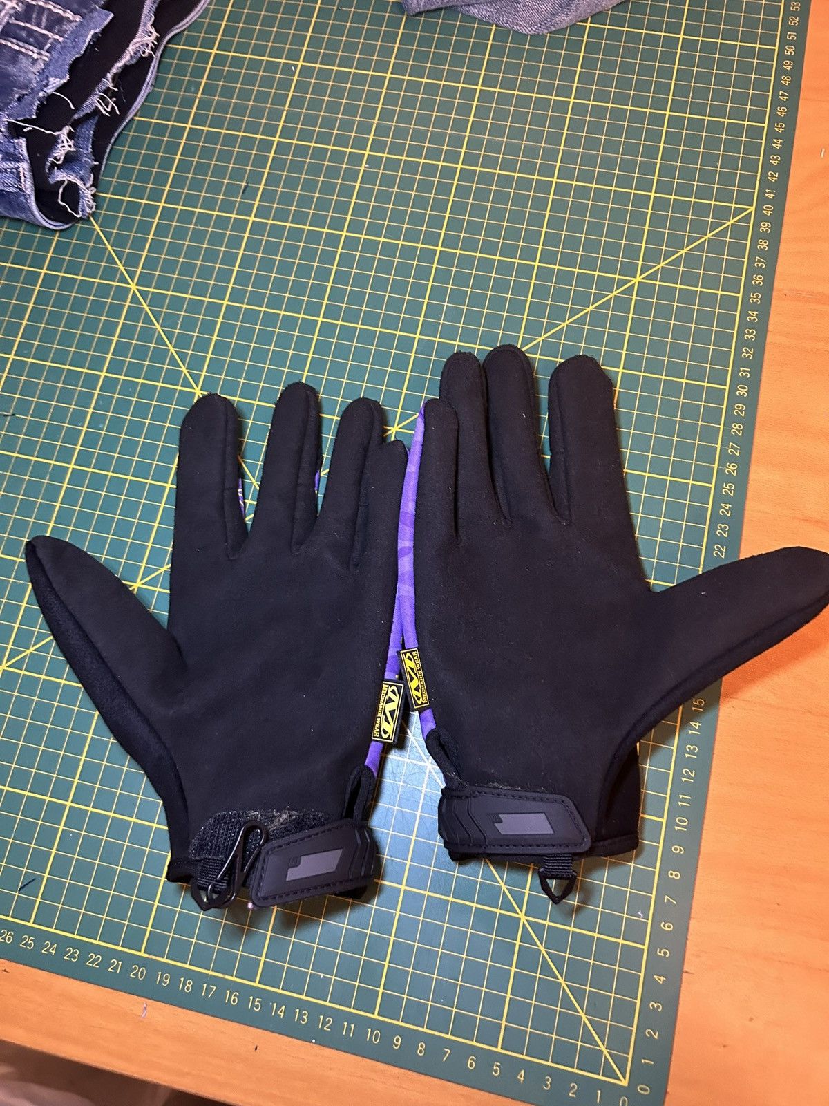 Bape × October's Very Own Bape x OVO Octobers Very Own x Mechanix work gloves Size ONE SIZE - 6 Thumbnail