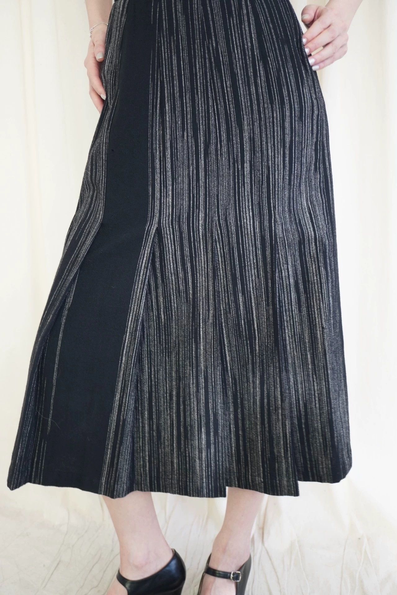 Comme des Garcons CDG 1980s White Embroidered Topstitch Pleated Wool Skirt XS Size 25" / US 0 / IT 36 - 9 Thumbnail