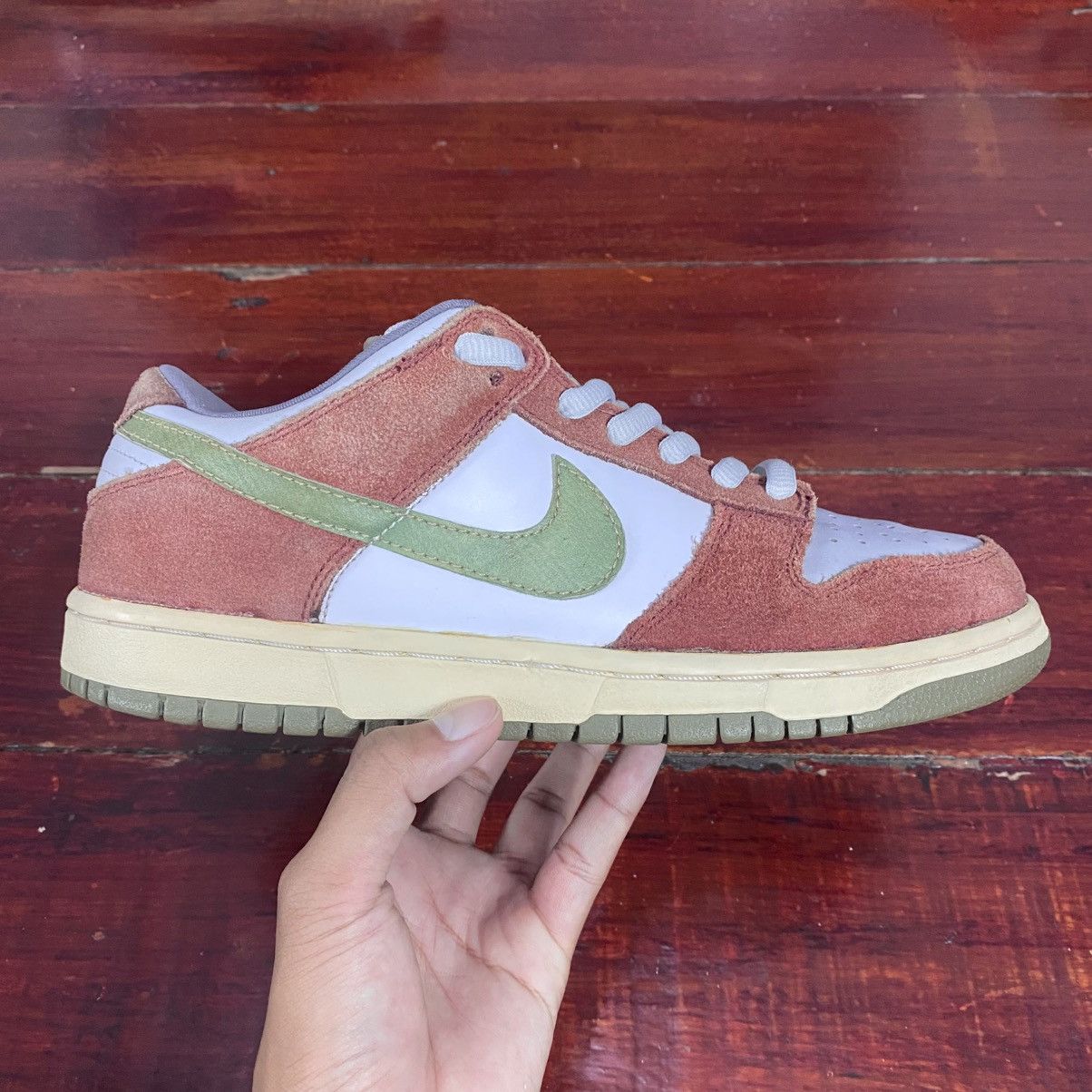 Nike SB Dunk Low Shanghai 1 2004 Size US 8 / EU 41 - 2 Thumbnail