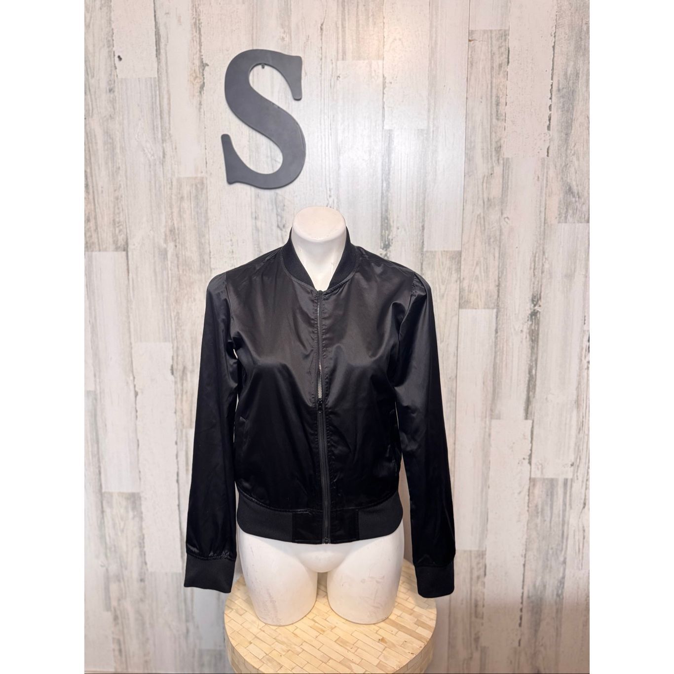 City Streets City Streets Lightweight Sleek Black Full Zip Classic Flight Size S / US 4 / IT 40 - 2 Thumbnail