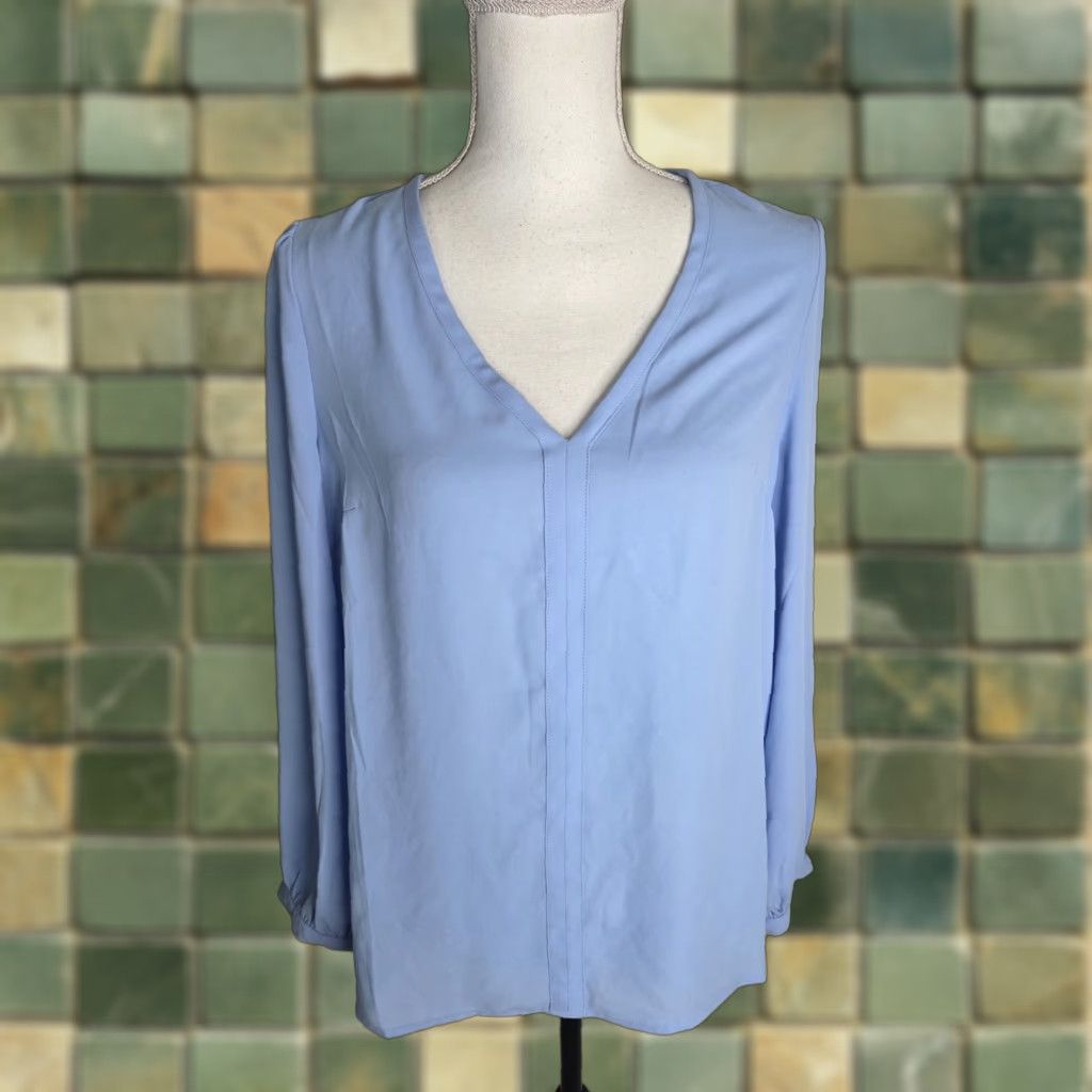 J.Crew J.CREW Blouse Women's V-Neck Blue Long Sleeve Size S Career Shoulder 16 Sleeves 22 Bust 40 Waist 38 Length 26 Pleated Solid Regular Vintage: No Size S / US 4 / IT 40 - 1 Thumbnail