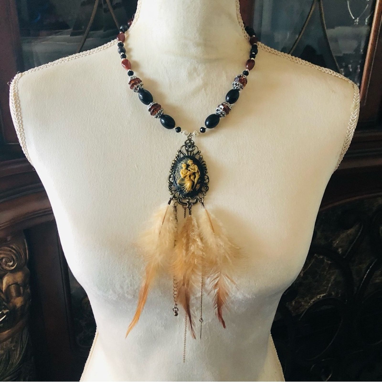 Handmade Handcrafted Victorian homestead couple cameo beaded necklace Size ONE SIZE - 2 Thumbnail