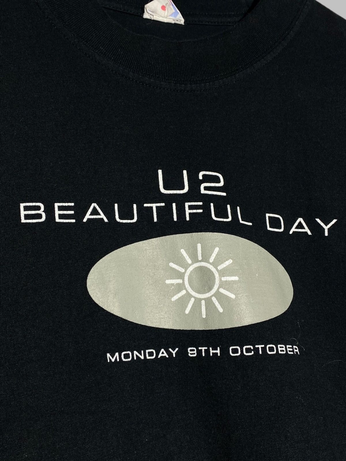 Band Tees 🔥 U2 BEAUTIFUL DAY TEE Y2K TOUR VINTAGE BAND SHIRT 90s VIBES Size US M / EU 48-50 / 2 - 4 Thumbnail