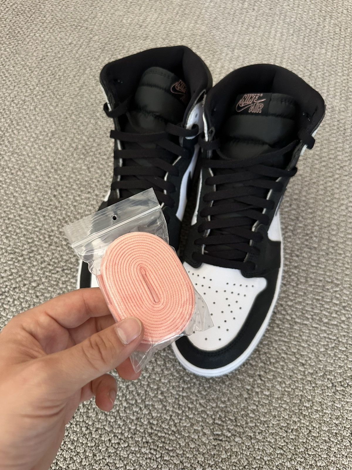 Nike Jordan 1 Bleached Coral Size US 11 / EU 44 - 18 Thumbnail