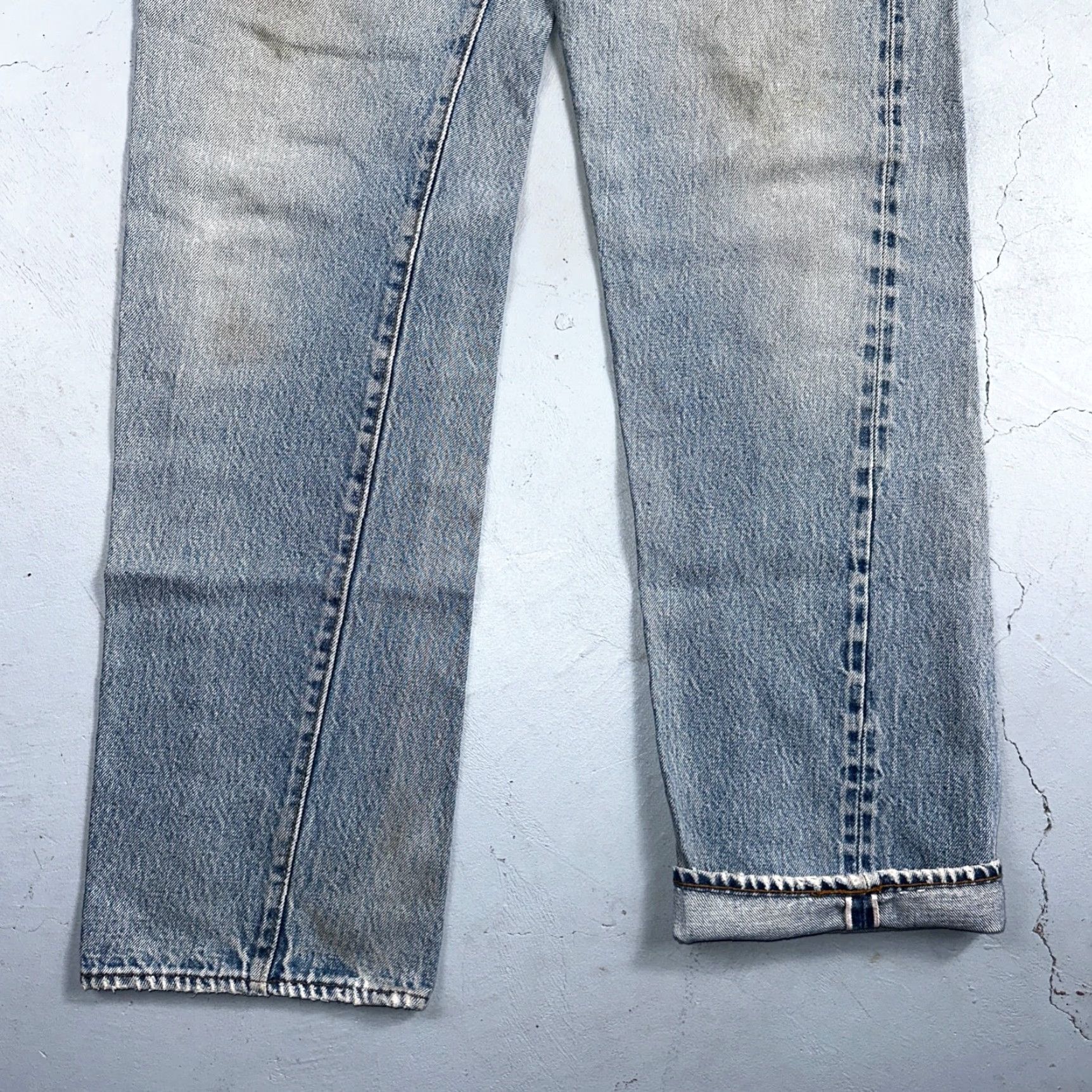 Levi's VINTAGE Levi's 501 XX Jeans 80s USA Selvedge Med Wash 32x36 501 Series Straight Mens Denim Blue Cotton Button Closure Distressed Size US 32 / EU 48 - 3 Thumbnail