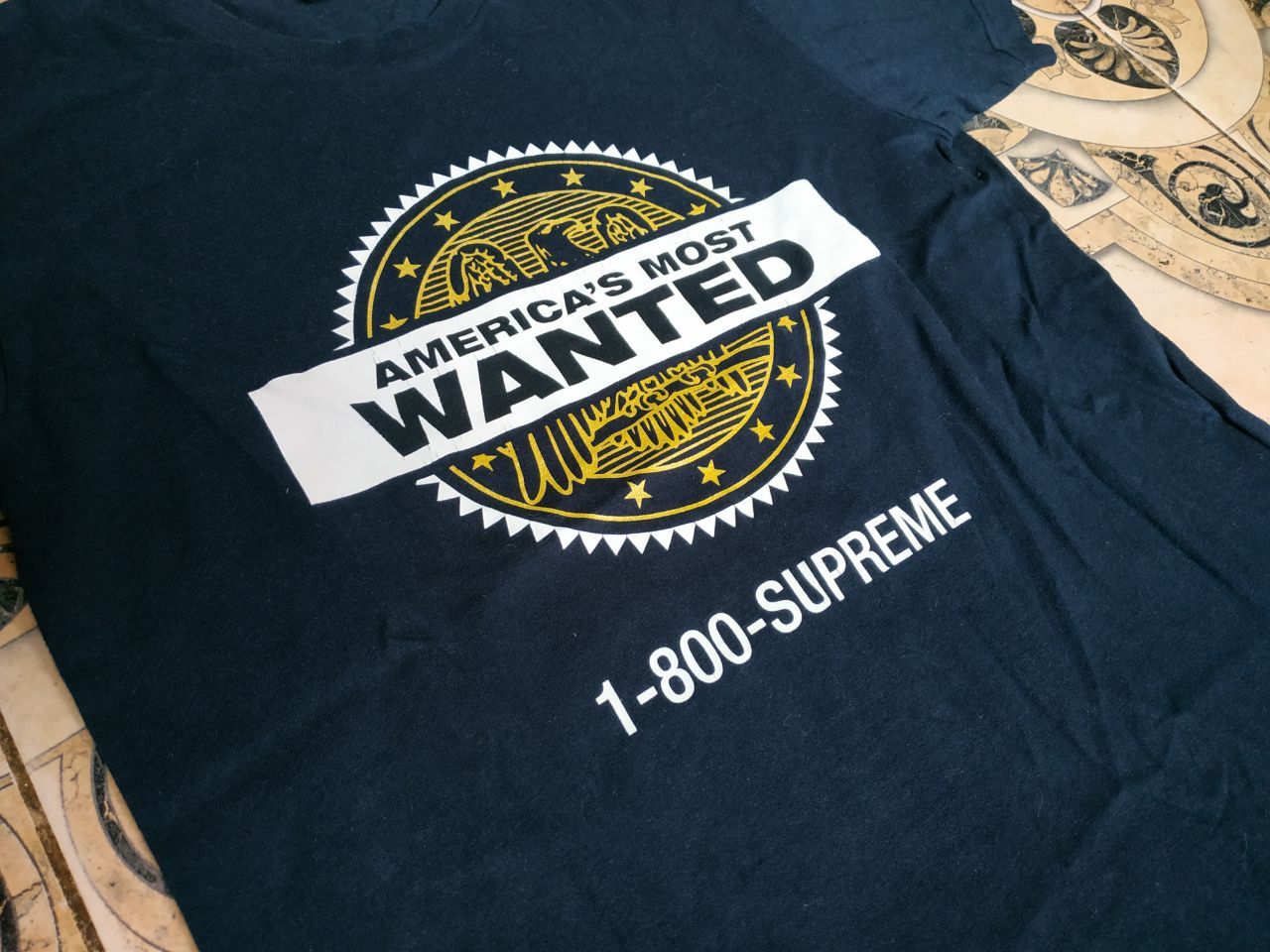 Supreme Supreme America's Most Wanted Graphic Shirt Size M Size US M / EU 48-50 / 2 - 10 Thumbnail
