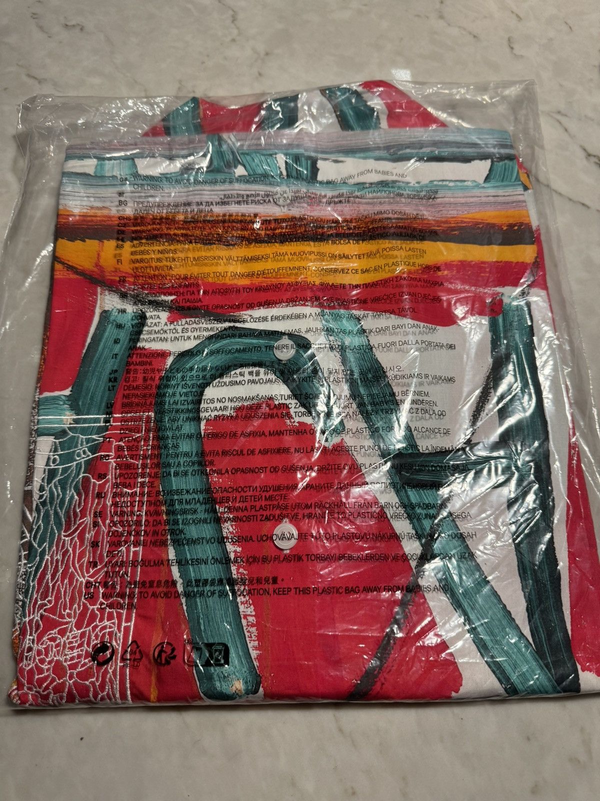 H&M × Jean-Michel Basquiat × Who Decides War H&M x Who Decides War x Basquiat LOOSE FIT RESORT SHIRT Size US M / EU 48-50 / 2 - 3 Thumbnail