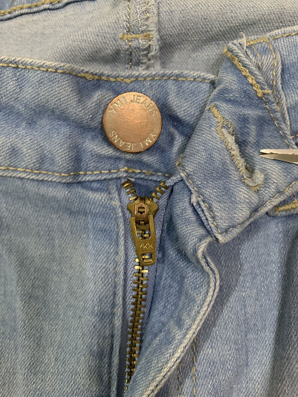 Le Grande Bleu (L.G.B.) Vintage YMI Flare Bell Bottom Frayed Leg Distressed Jeans Size 28" / US 6 / IT 42 - 4 Thumbnail