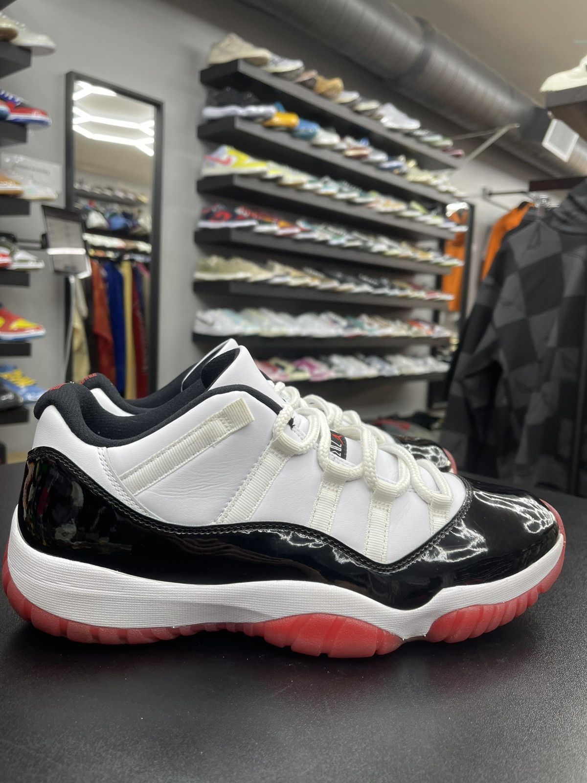 Jordan Brand Size 10.5 - Jordan 11 Concord Bred Low Size US 10.5 / EU 43-44 - 3 Thumbnail