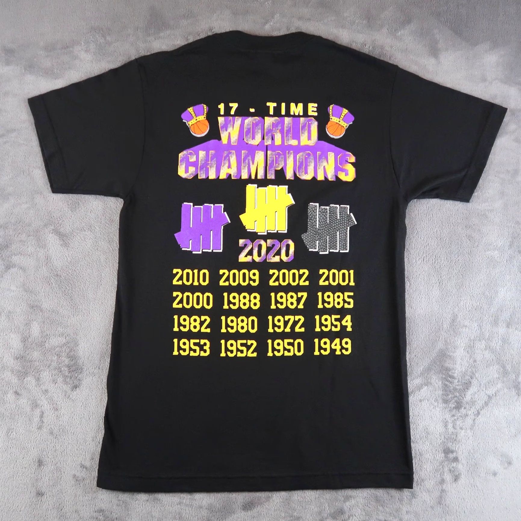 Undefeated Undefeated Lakers Shirt Mens M Medium NBA 2020 Champions Graphic Print Black Crew Neck Short Sleeve Cotton T-Shirt Size US M / EU 48-50 / 2 - 2 Thumbnail