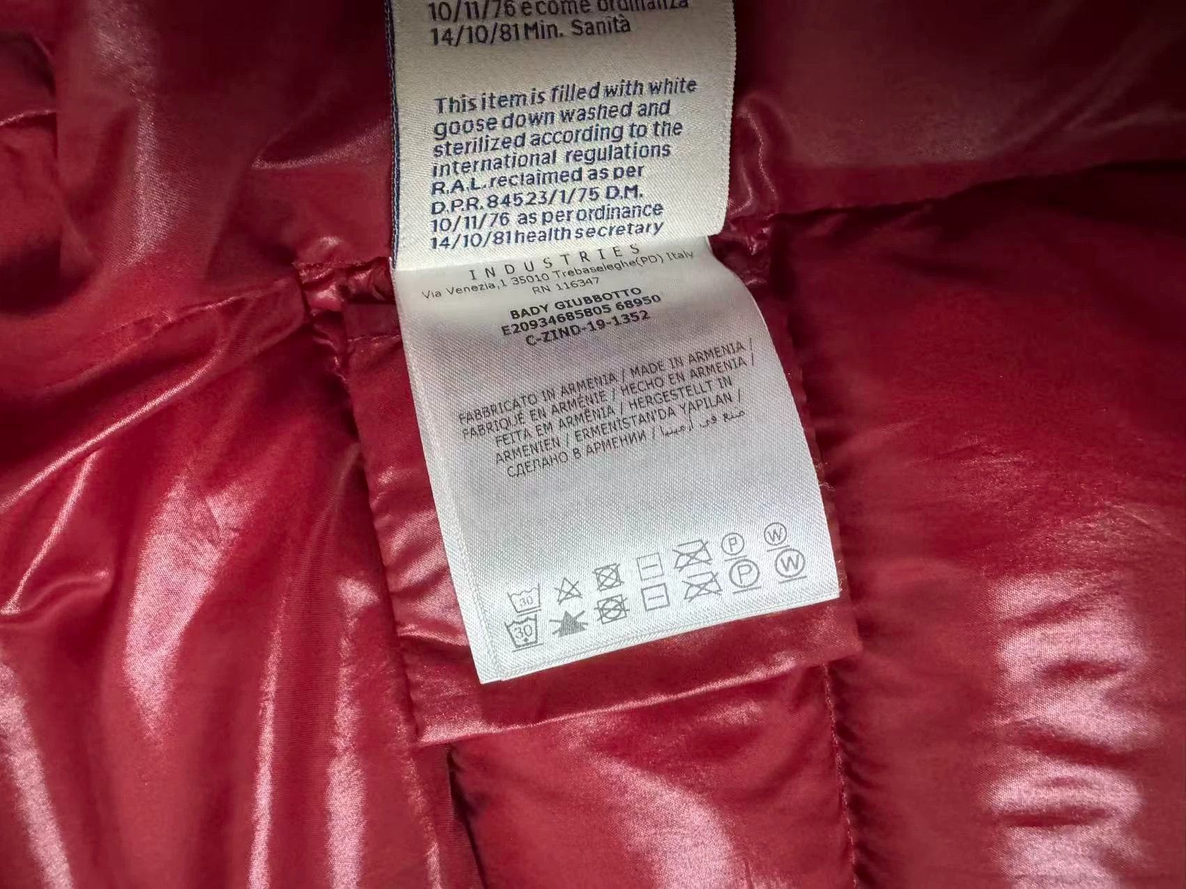 Moncler Moncler Red Puffer Jacket Size 0 99 New Size XS / US 0-2 / IT 36-38 - 4 Thumbnail