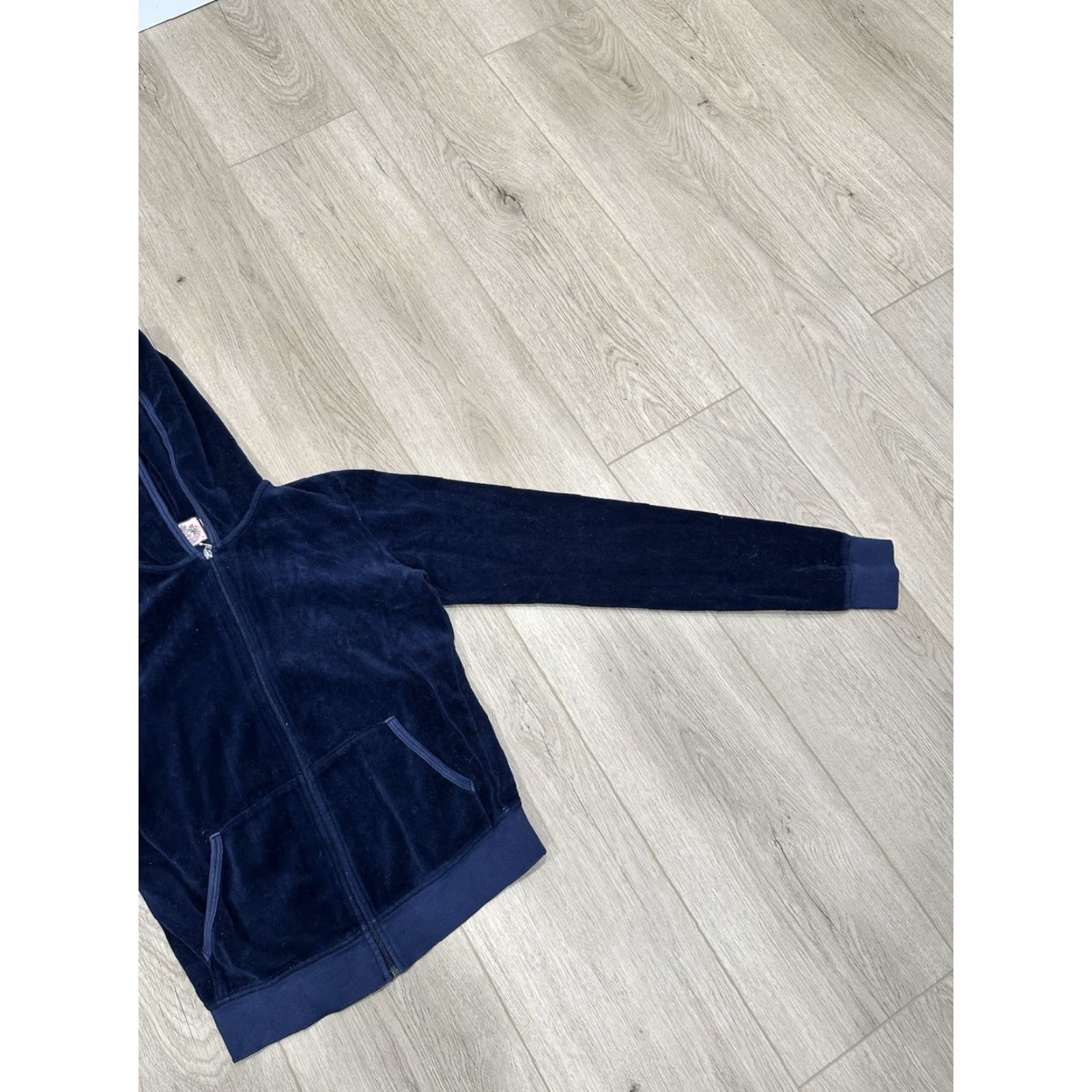 Juicy Couture VINTAGE Juicy Couture Prep School Navy Velour Zip Up Jacket Women’s Medium Size M / US 6-8 / IT 42-44 - 6 Thumbnail