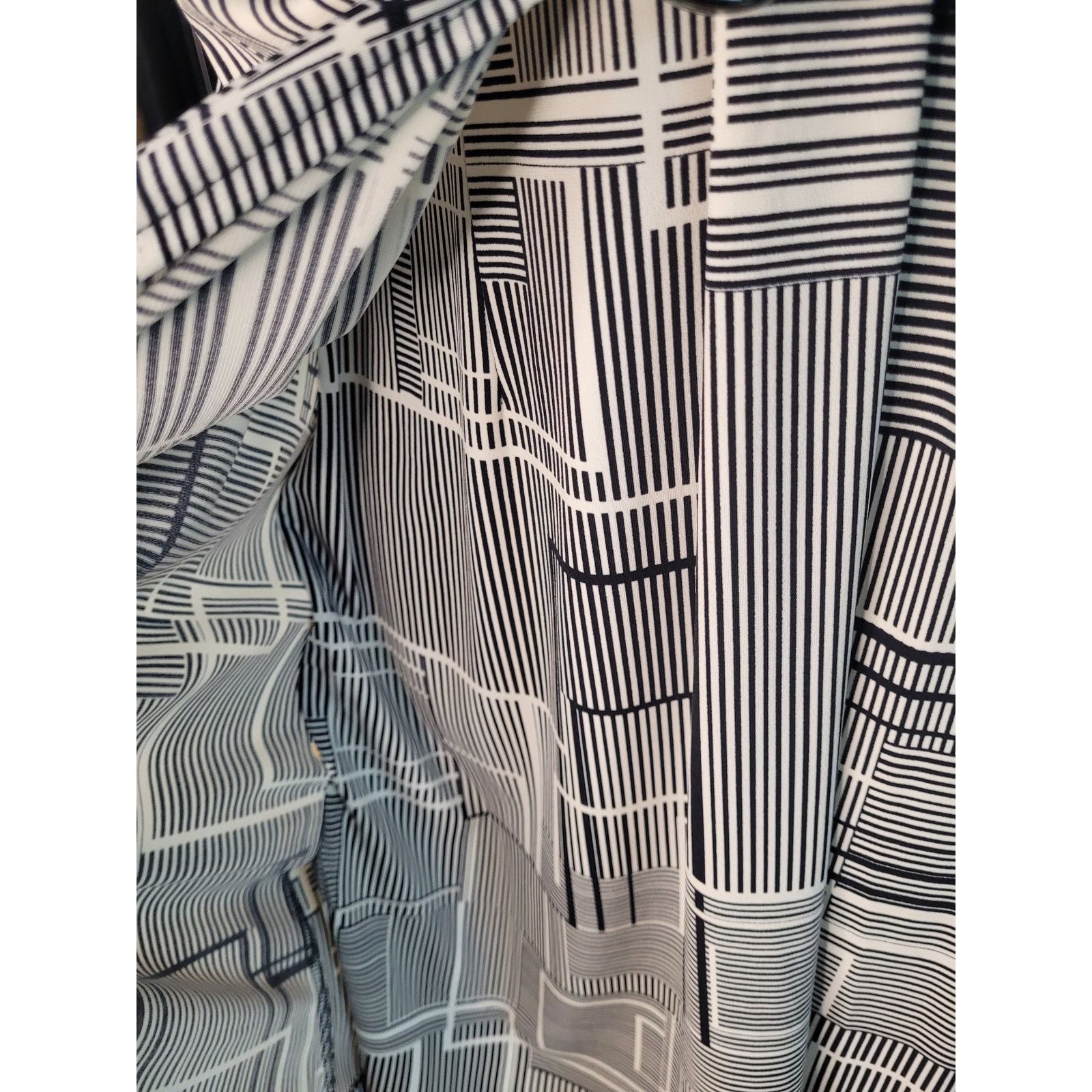 Donna Morgan Donna Morgan Wrap Dress Blk/Wht Geometric V-neck Sz 4 Size S / US 4 / IT 40 - 5 Thumbnail