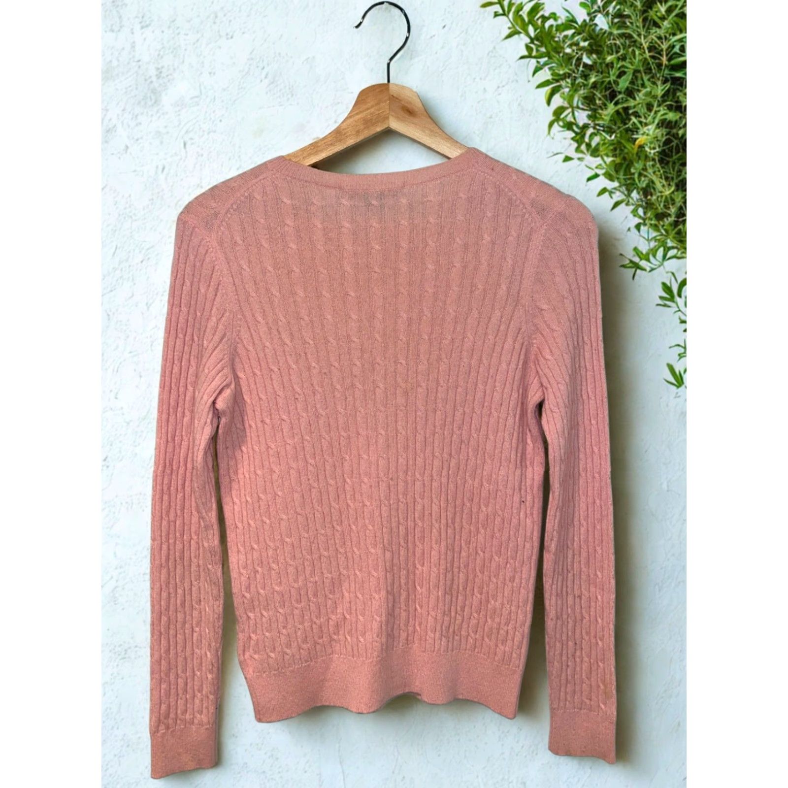 Brooks Brothers VINTAGE Brooks Brothers Women’s Pink Italian Cashmere Cable Knit Sweater XS Size XS / US 0-2 / IT 36-38 - 7 Thumbnail