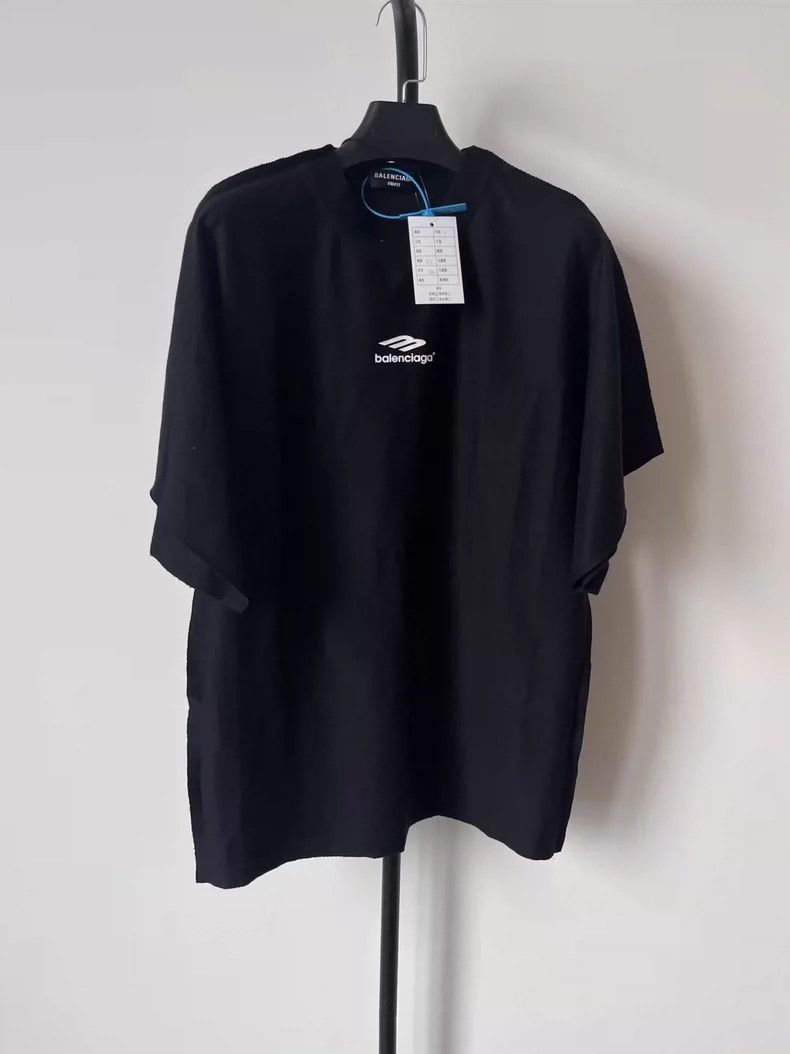 Balenciaga Balenciaga Solid Logo printed slouchy crewneck pullover T- Size US S / EU 44-46 / 1 - 1 Thumbnail