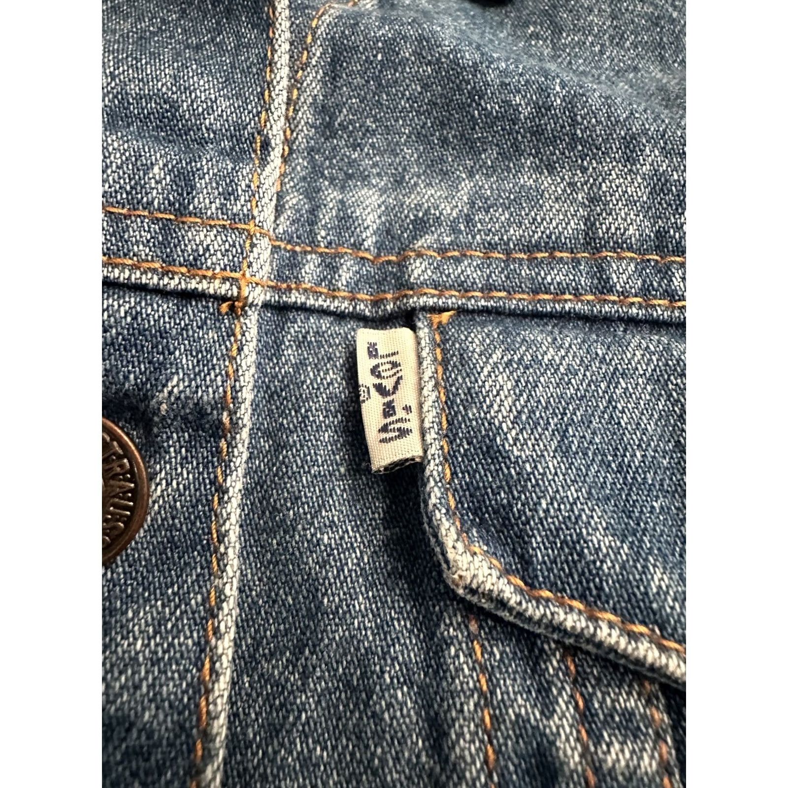 Levi's VINTAGE Levi's Denim Vest Ladies Large White Tab Embroidered 1990s Jeans Vest Casual Shirt/Top Size 36" / US 14 / IT 50 - 3 Thumbnail