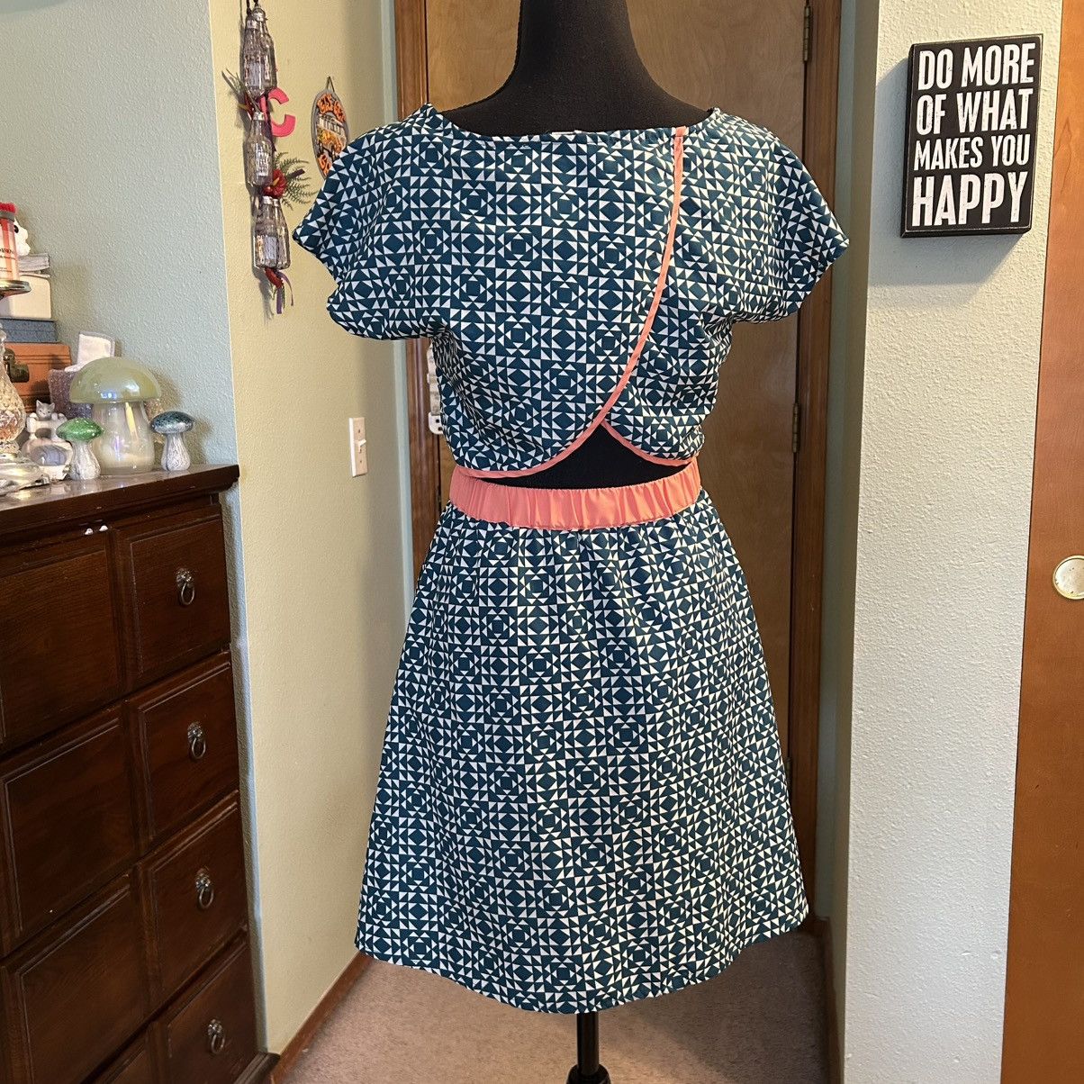 Other Roxy teal peach geometric short sleeve skater dress size S Size S / US 4 / IT 40 - 3 Thumbnail