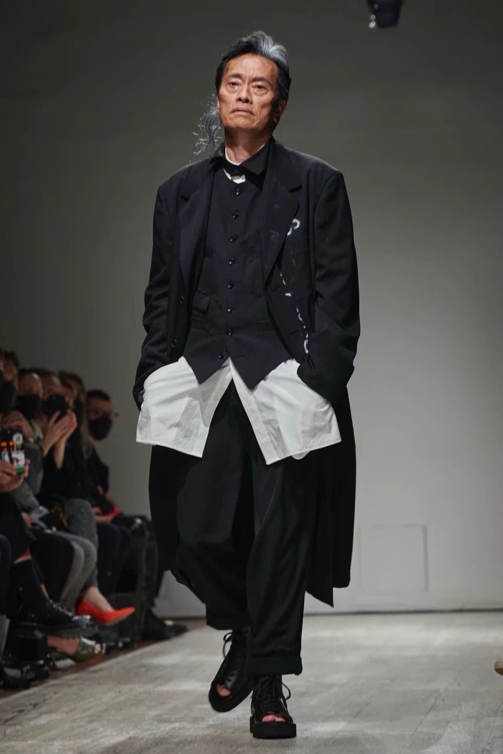 Yohji Yamamoto Black Long Heavy Coat Size M Size US M / EU 48-50 / 2 - 1 Thumbnail