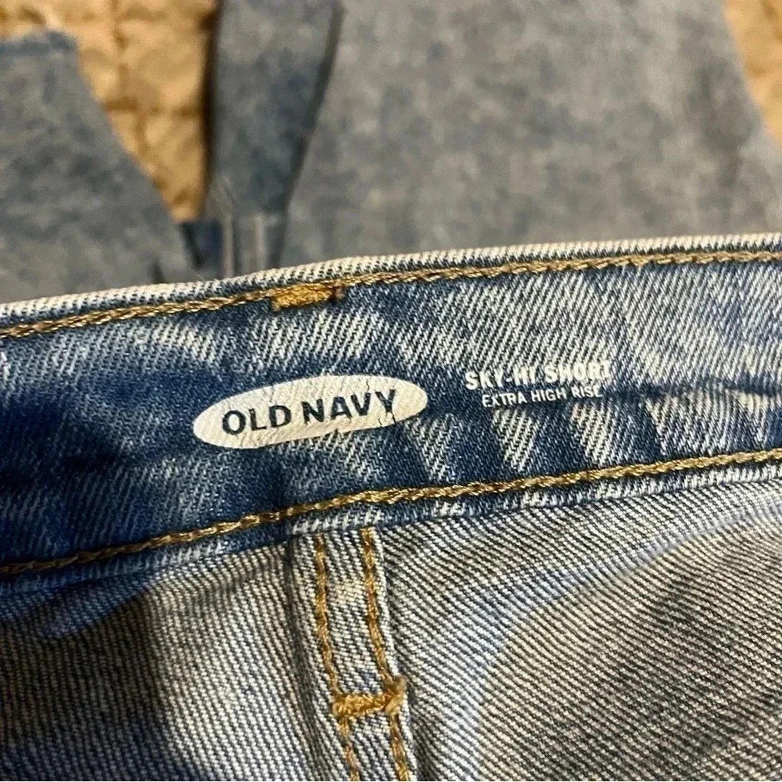 Old Navy OLD NAVY Sky-Hi Short 6 Extra High Rise Distressed Cutoffs Size 28" / US 6 / IT 42 - 2 Thumbnail