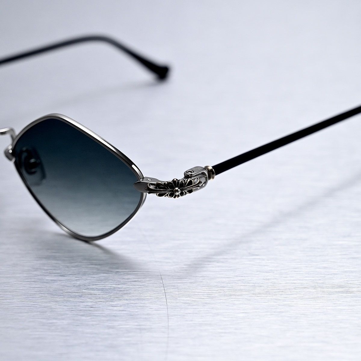 Chrome Hearts CHROME HEARTS DIAMOND DOG SUNGLASSES Size ONE SIZE - 3 Thumbnail