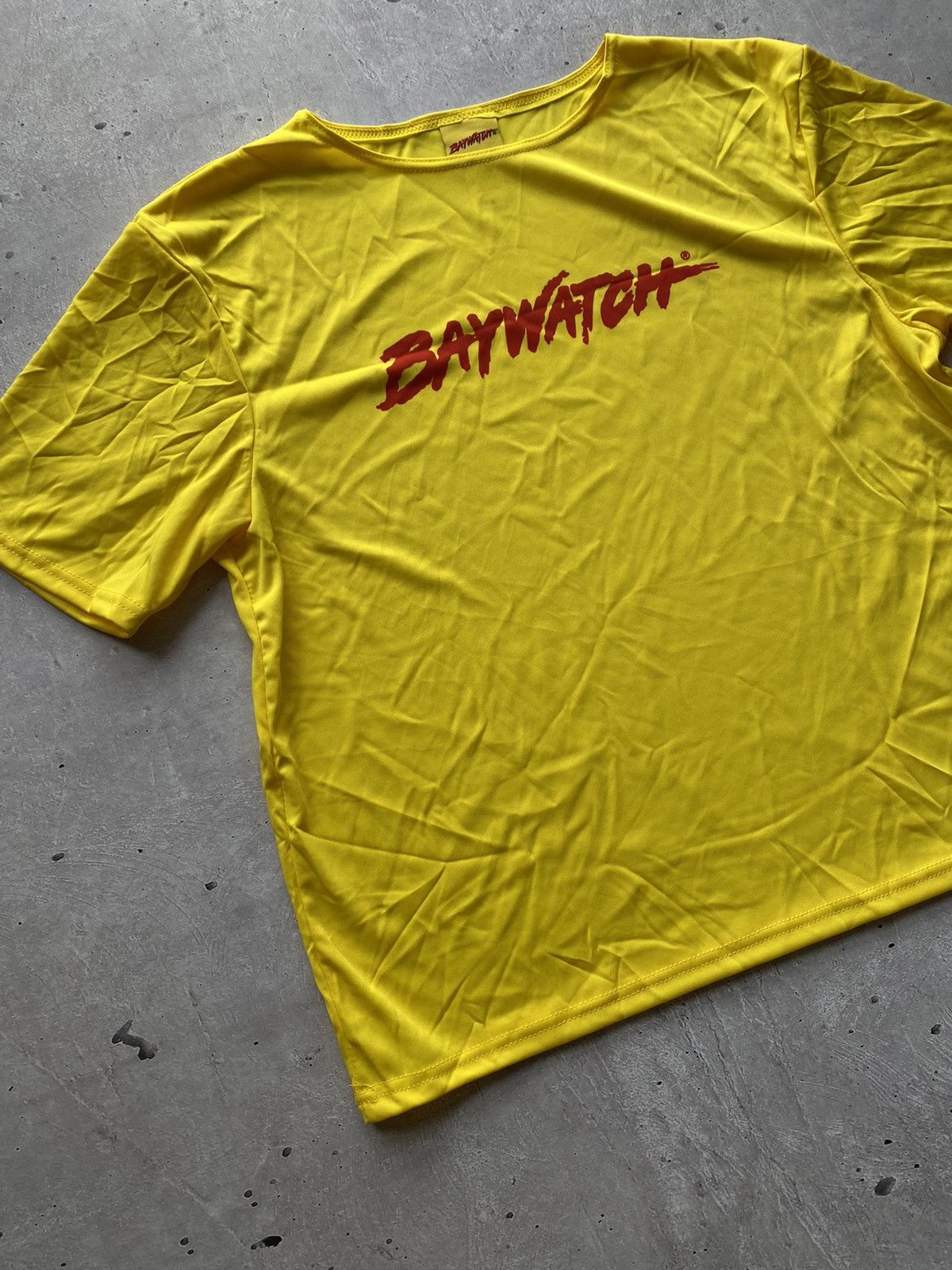 Vintage BAYWATCH Malibu T Shirt Yellow Short sleeve Y2K USA Retro Size US M / EU 48-50 / 2 - 1 Thumbnail