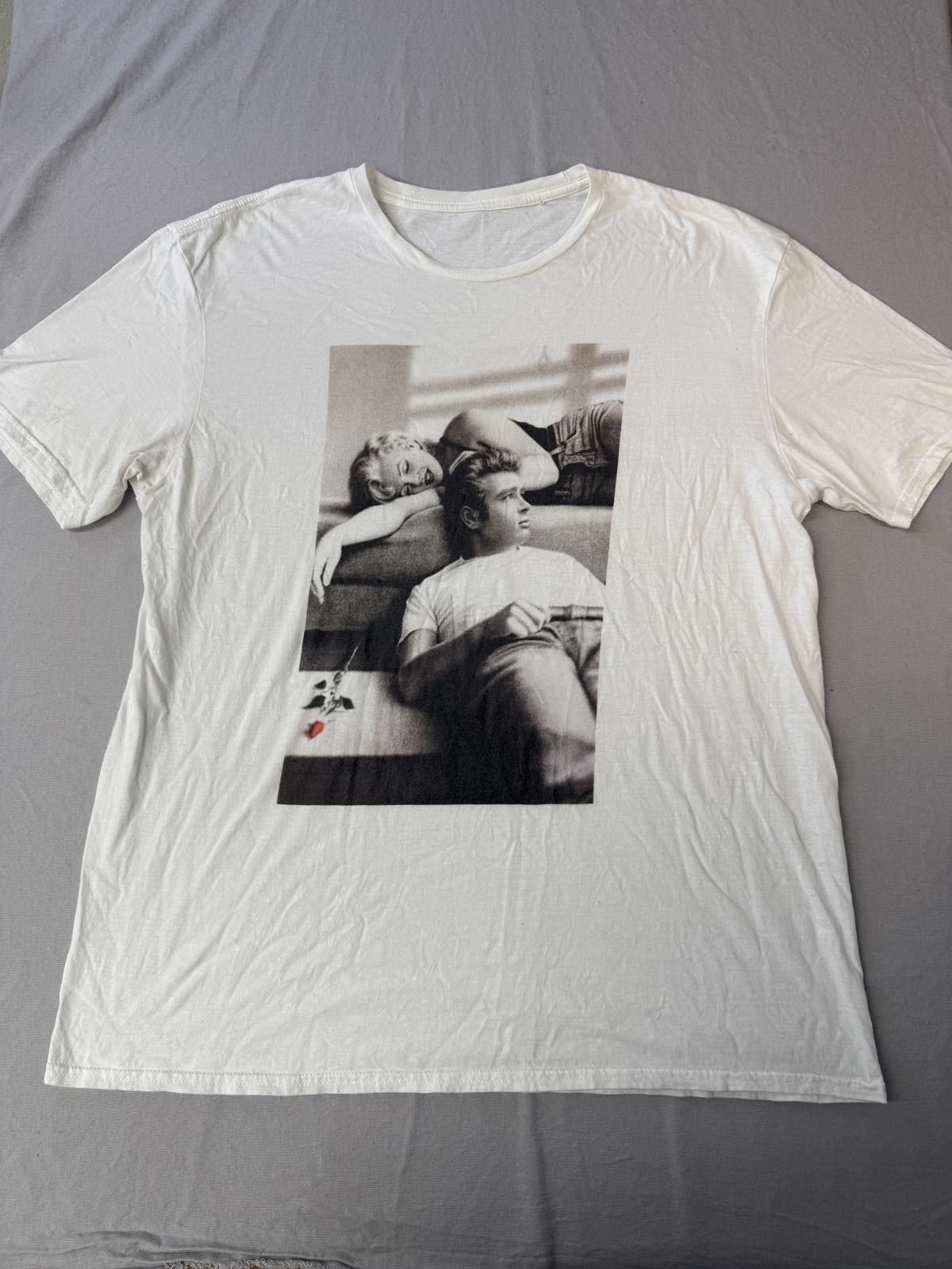 Designer T-shirt Marilyn Monroe Laying James Dean Rose Tee XL Size US XL / EU 56 / 4 - 1 Thumbnail