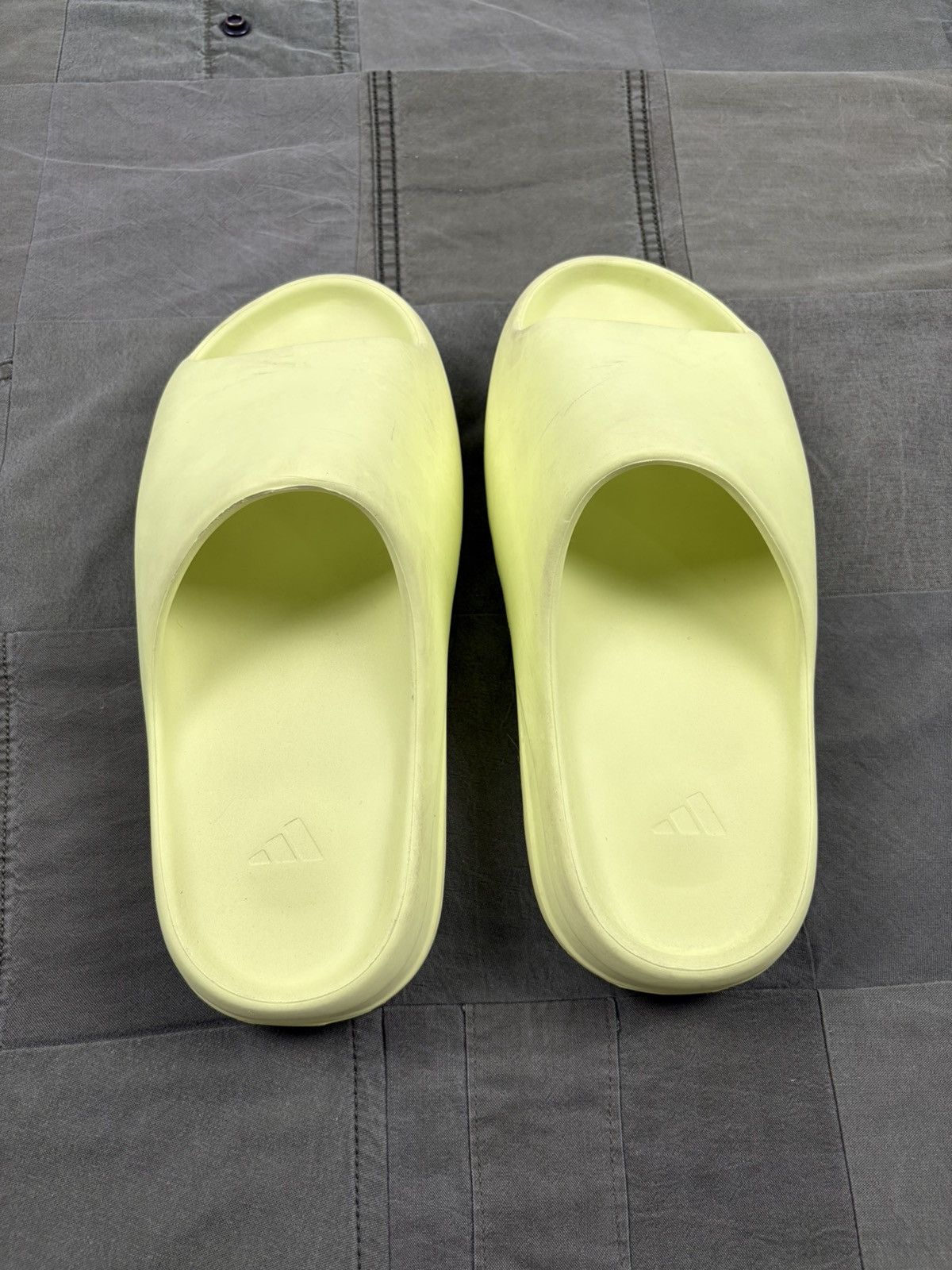 Yeezy Glow Green Slide Size US 10 / EU 43 - 2 Thumbnail