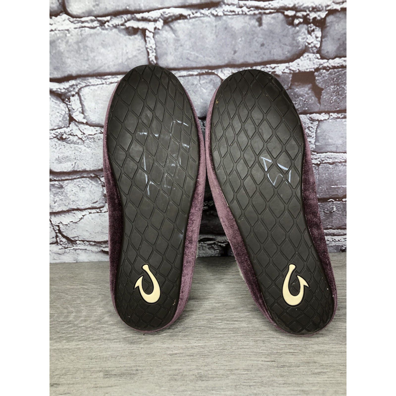 Olukai OluKai Ku'una Lanui Red Ginger Velvet Sheep Fur Slippers Wom Size US 10 / IT 40 - 13 Thumbnail