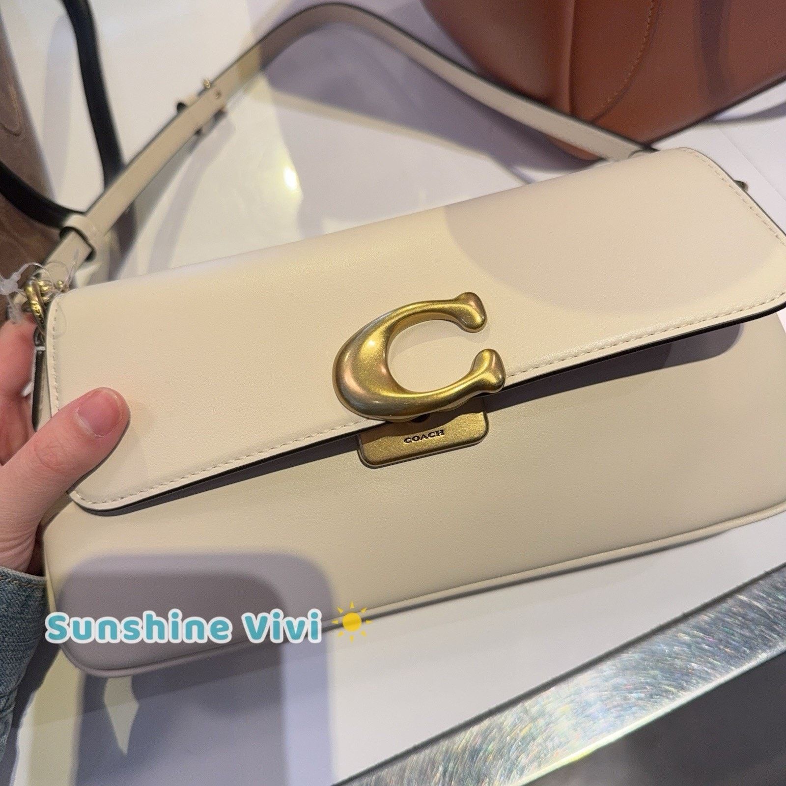 Coach NWT COACH CAM16 Jet Shoulder Bag Leather Brass/Chalk Size ONE SIZE - 4 Thumbnail