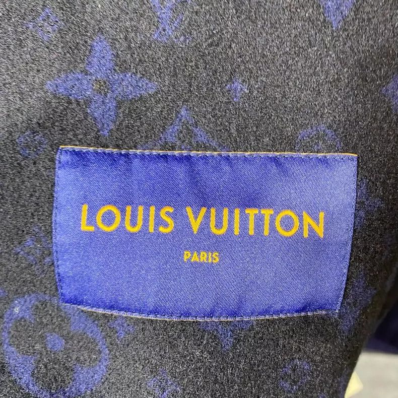 Louis Vuitton LOUIS VUITTON Pin tag multi-pocket inside presbyopic full p Size US L / EU 52-54 / 3 - 7 Thumbnail