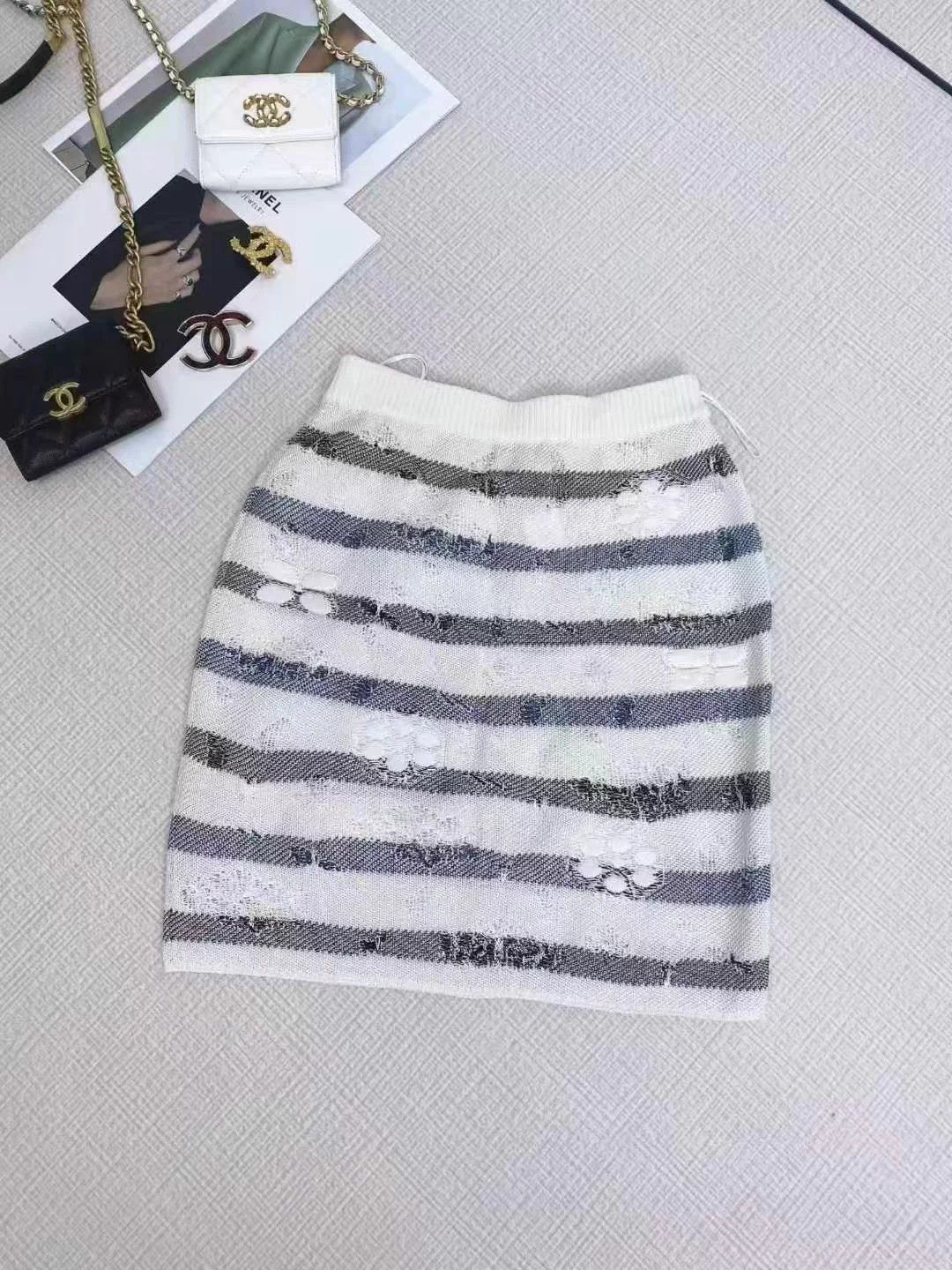 Chanel Chanel Women's Camellia Midi Skirt 34 Size 25" / US 0 / IT 36 - 3 Thumbnail