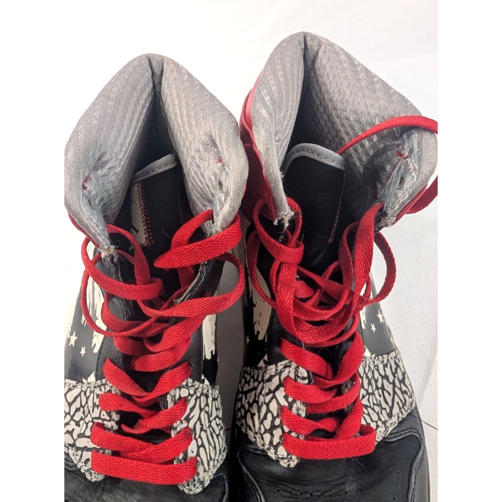 Jordan Brand Jordan Air Jordan 1 Retro High x Dave White Wings for the Future 2012 Sneakers Black 9.5 (Jordan) Size US 10 / EU 43 - 7 Thumbnail