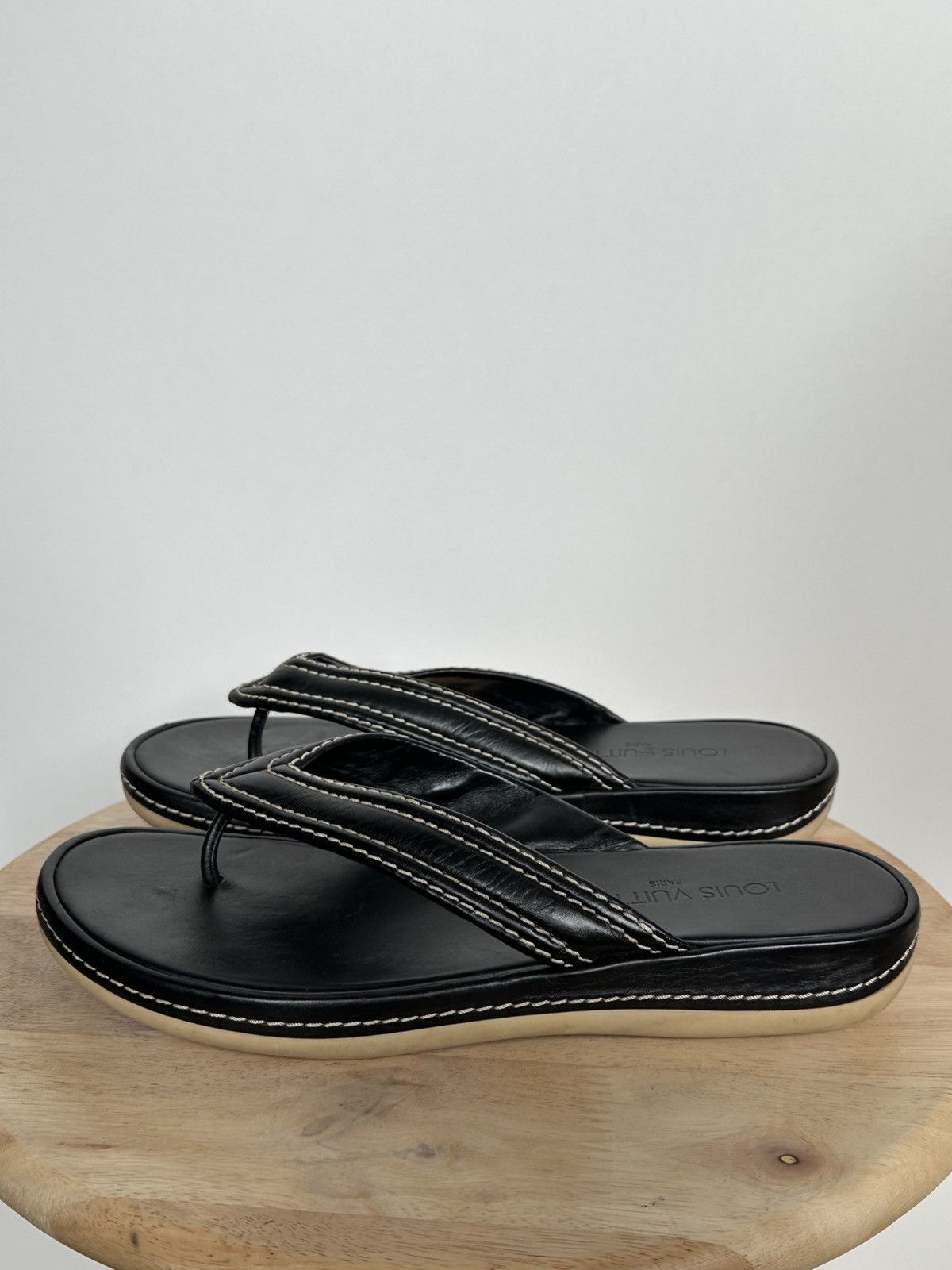 Louis Vuitton Louis Vuitton LV leather flip flops thongs with dustbag Size US 8.5 / IT 38.5 - 2 Thumbnail