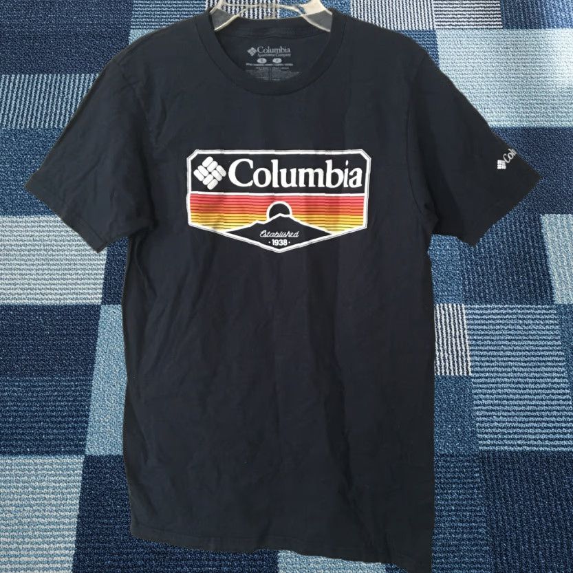 Logo 7 Columbia T-Shirt Logo Adult Small Navy Blue Mountain Sunrise Outdoor Mens Shirt Short Sleeve Crew Neck Cotton Knit All Seasons Logo Vintage No Size US S / EU 44-46 / 1 - 1 Thumbnail
