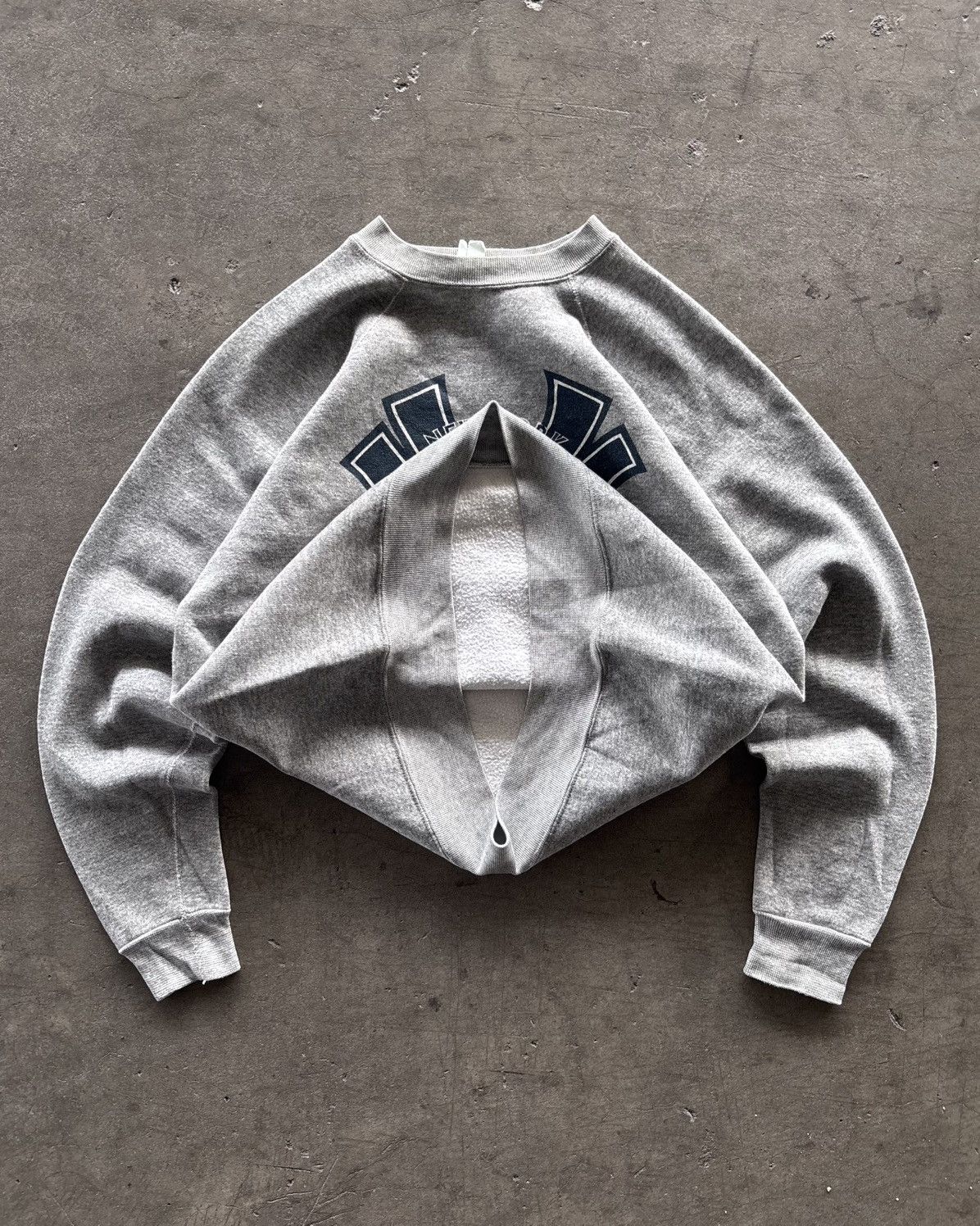 Japanese Brand × New York Yankees 1980s New York Yankees Grey Raglan Crewneck Size US L / EU 52-54 / 3 - 2 Thumbnail