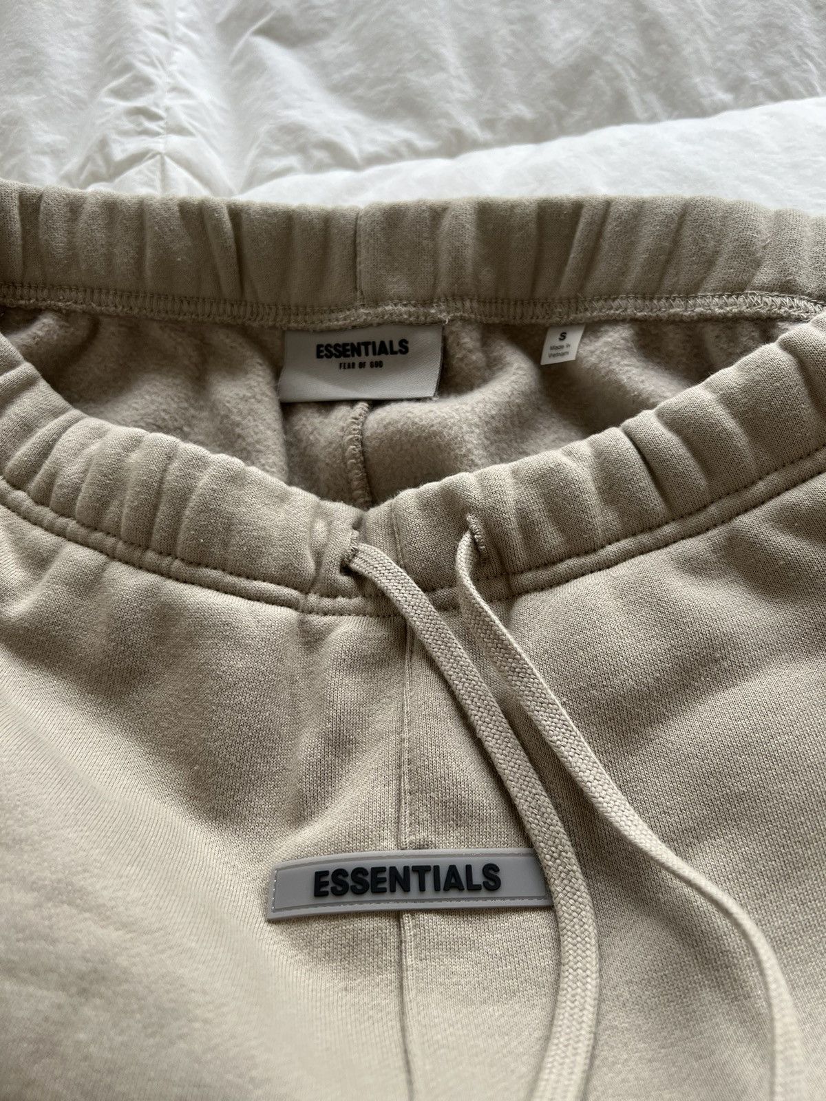 Fear of God Essentials sweats Olive Size US 32 / EU 48 - 3 Thumbnail