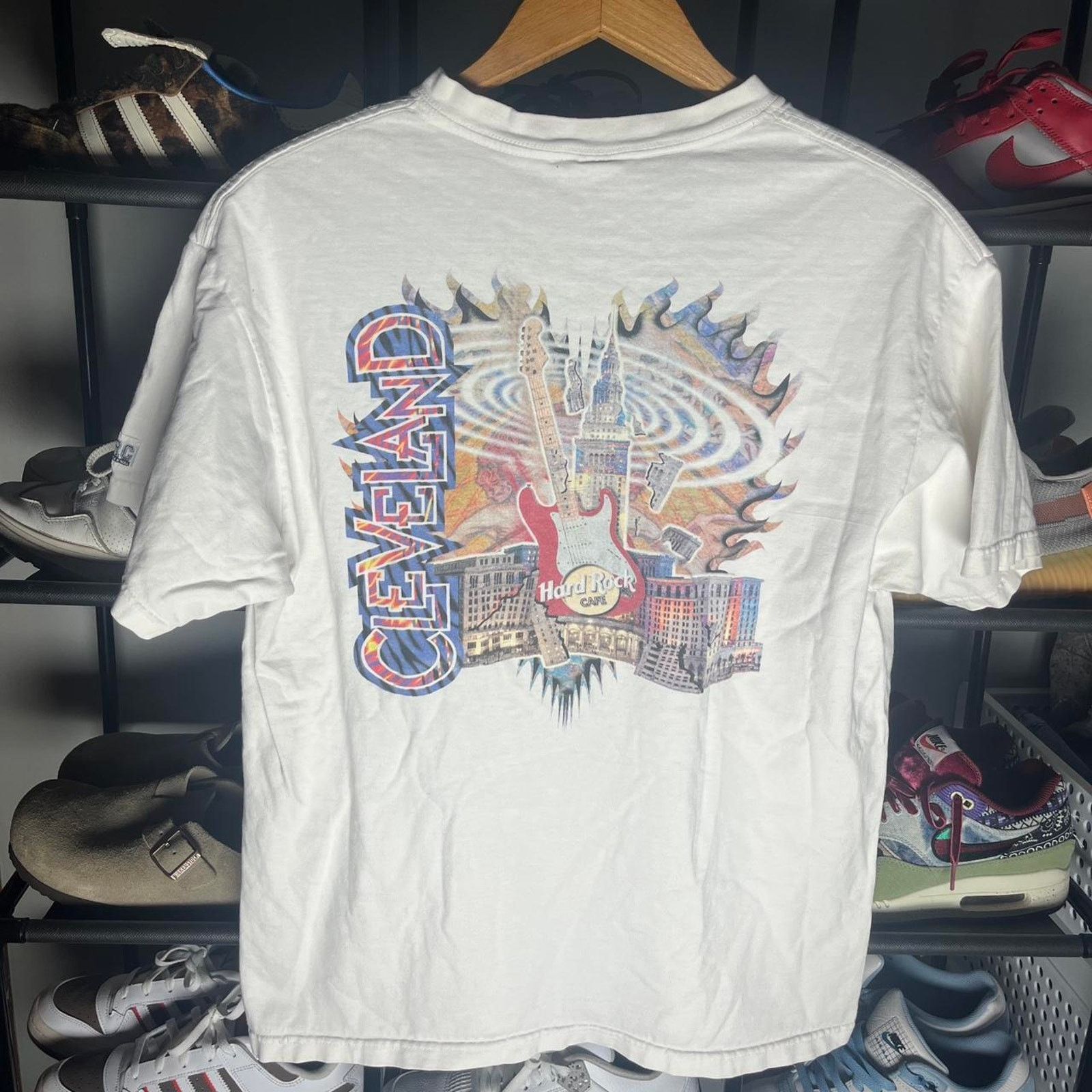Hard Rock Cafe White Hard Rock Cafe Cleveland guitar graphic tee Size US L / EU 52-54 / 3 - 1 Thumbnail