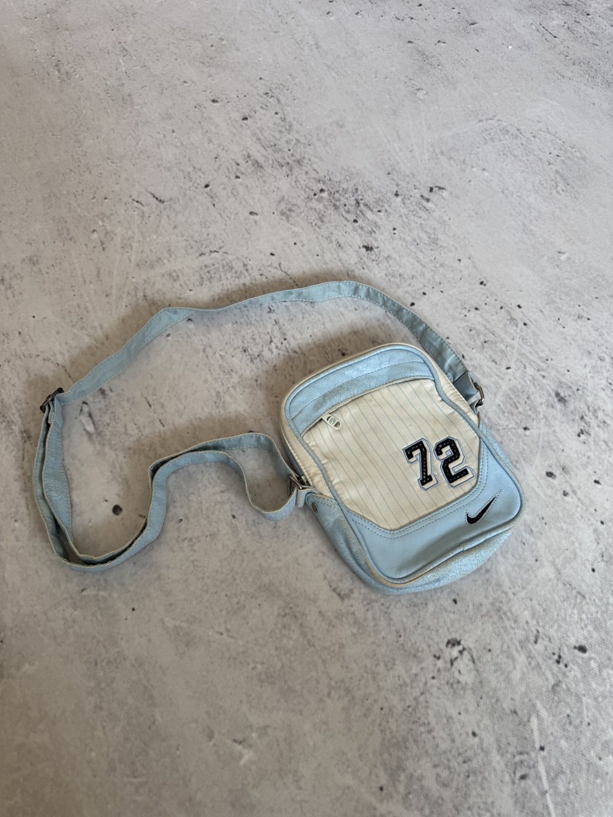 Nike Vintage Basic Logo 00S 90's Pinterest Style Sling Bag in Grey, Men's