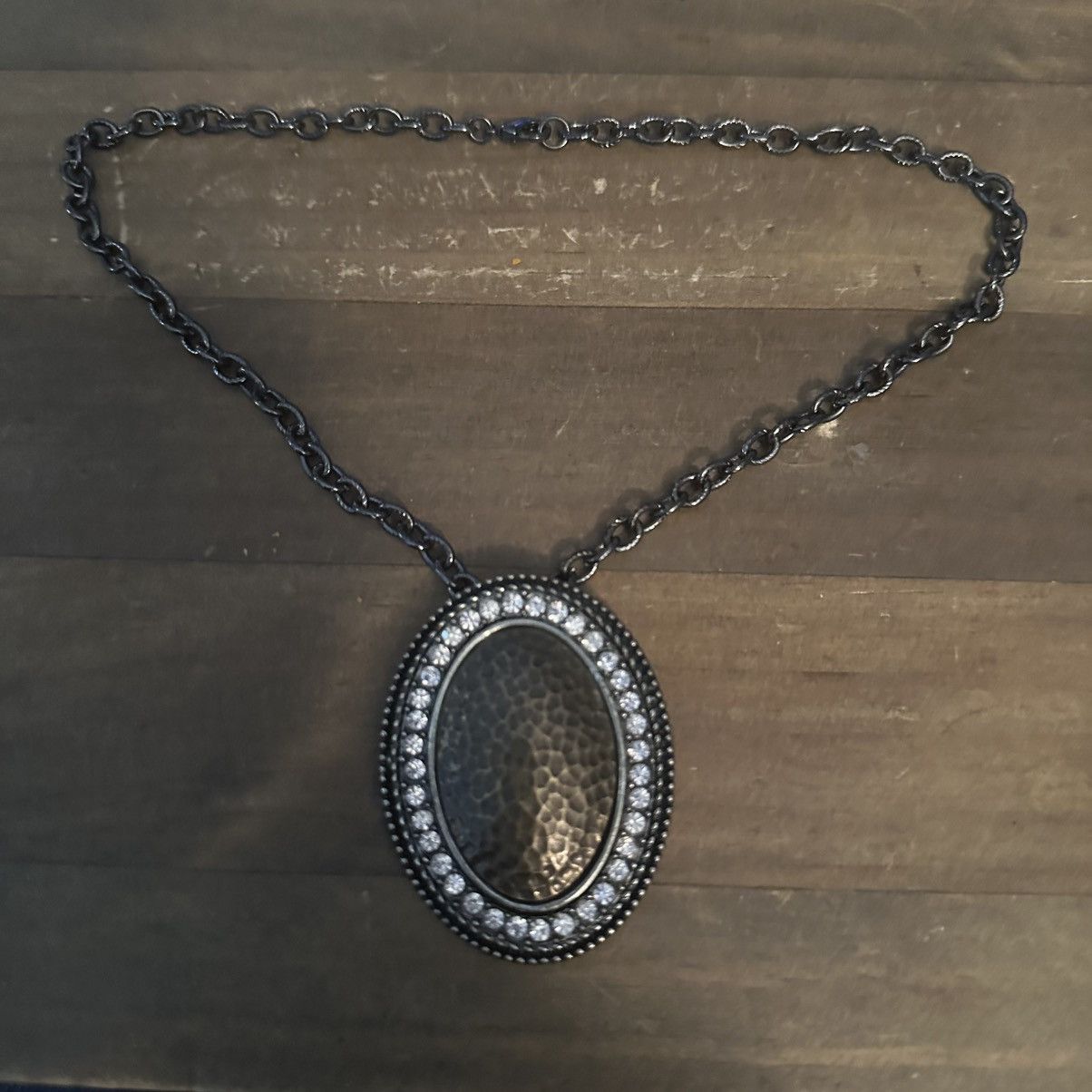 Other Gunmetal oval hammered rhinestone accent pendant necklace Size ONE SIZE - 2 Thumbnail