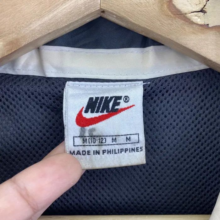 Nike Vtg 90’ NIKE SWOOSH LOGO Grey Tag Windbreaker Jacket Size US L / EU 52-54 / 3 - 8 Thumbnail