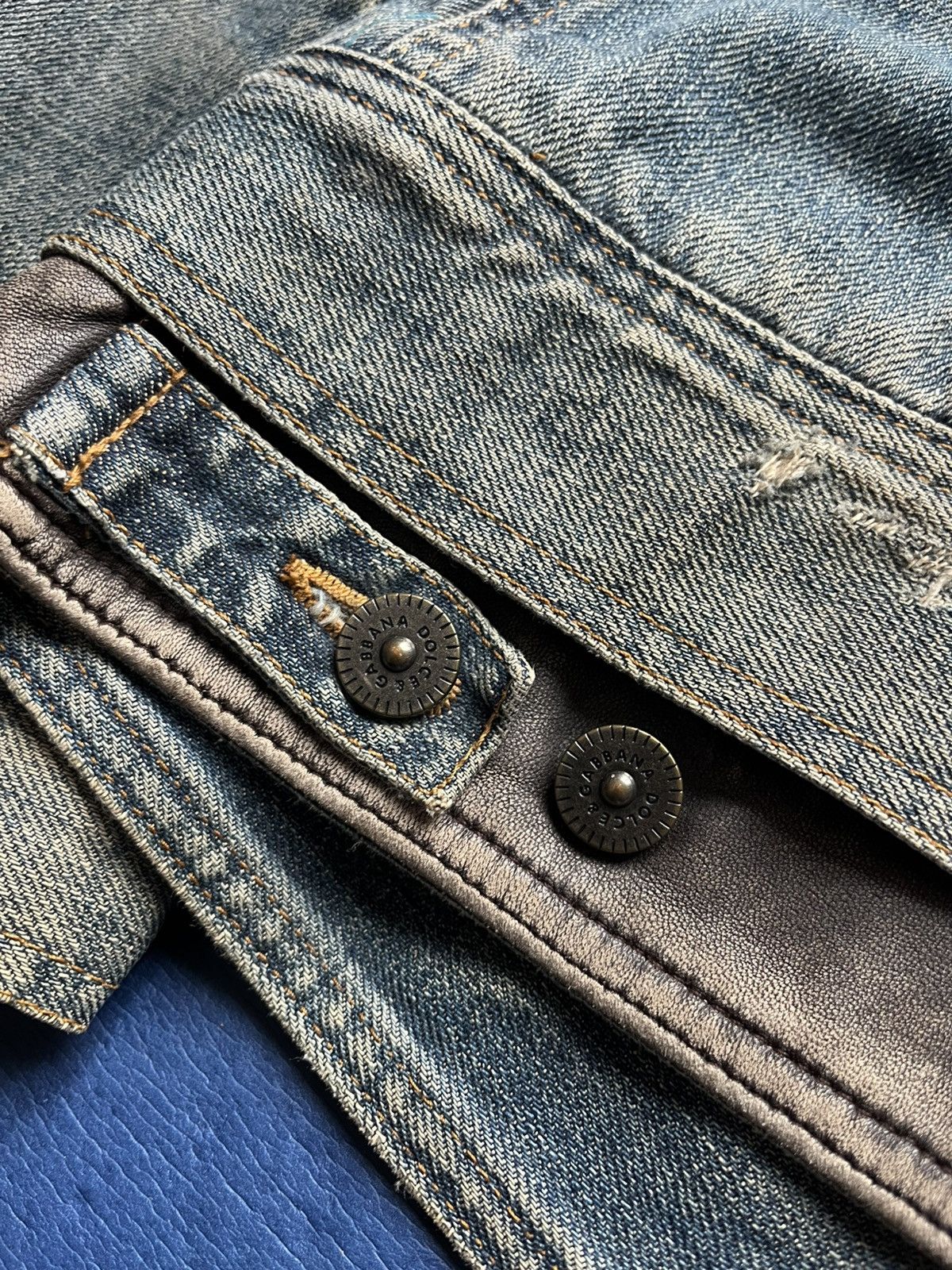 Dolce & Gabbana Dolce & Gabbana AW 2003 Denim Jacket - Faded Blue Size US L / EU 52-54 / 3 - 7 Thumbnail