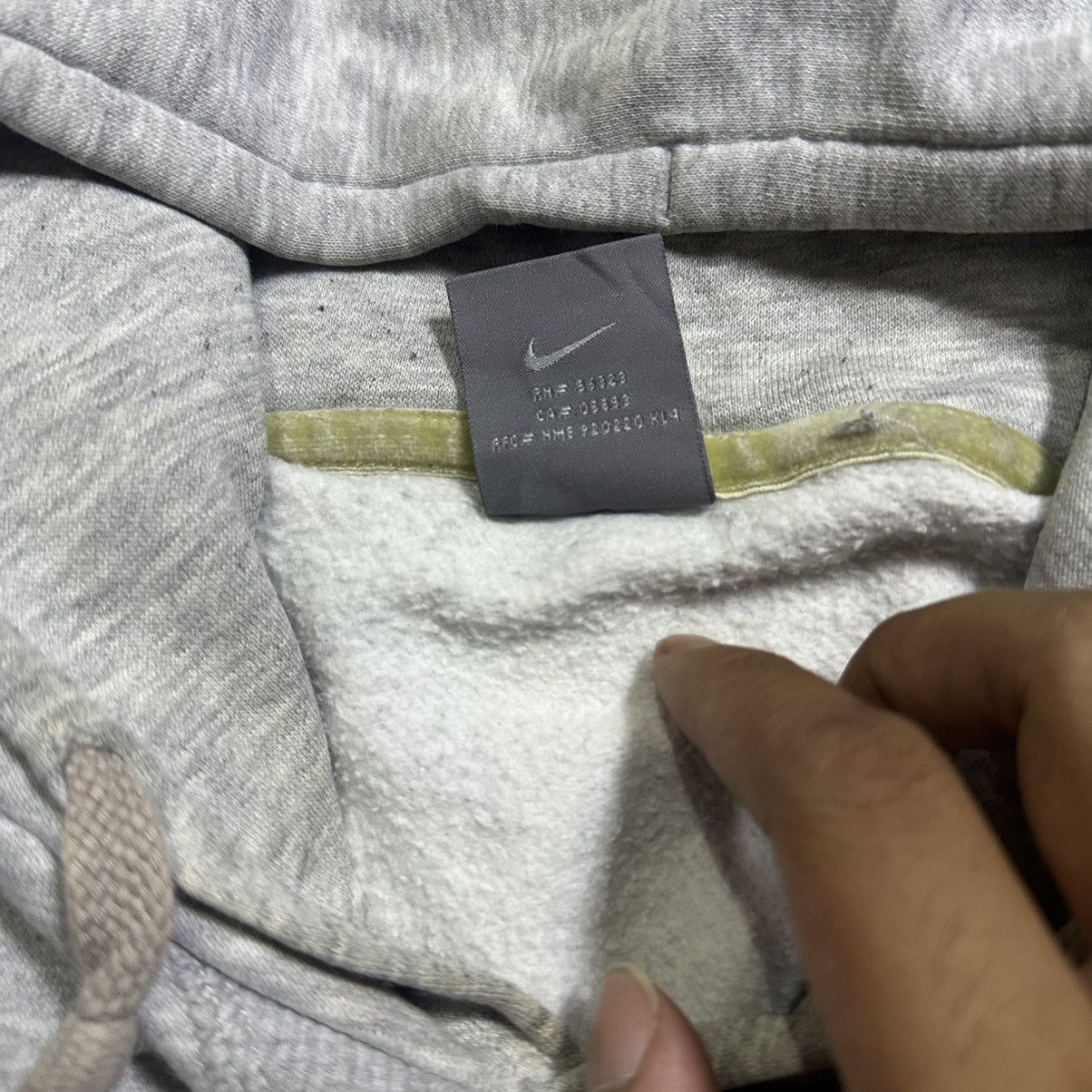Nike VINTAGE HOODIE JUVENTUS BY NIKE CENTER 00s Size US M / EU 48-50 / 2 - 6 Thumbnail
