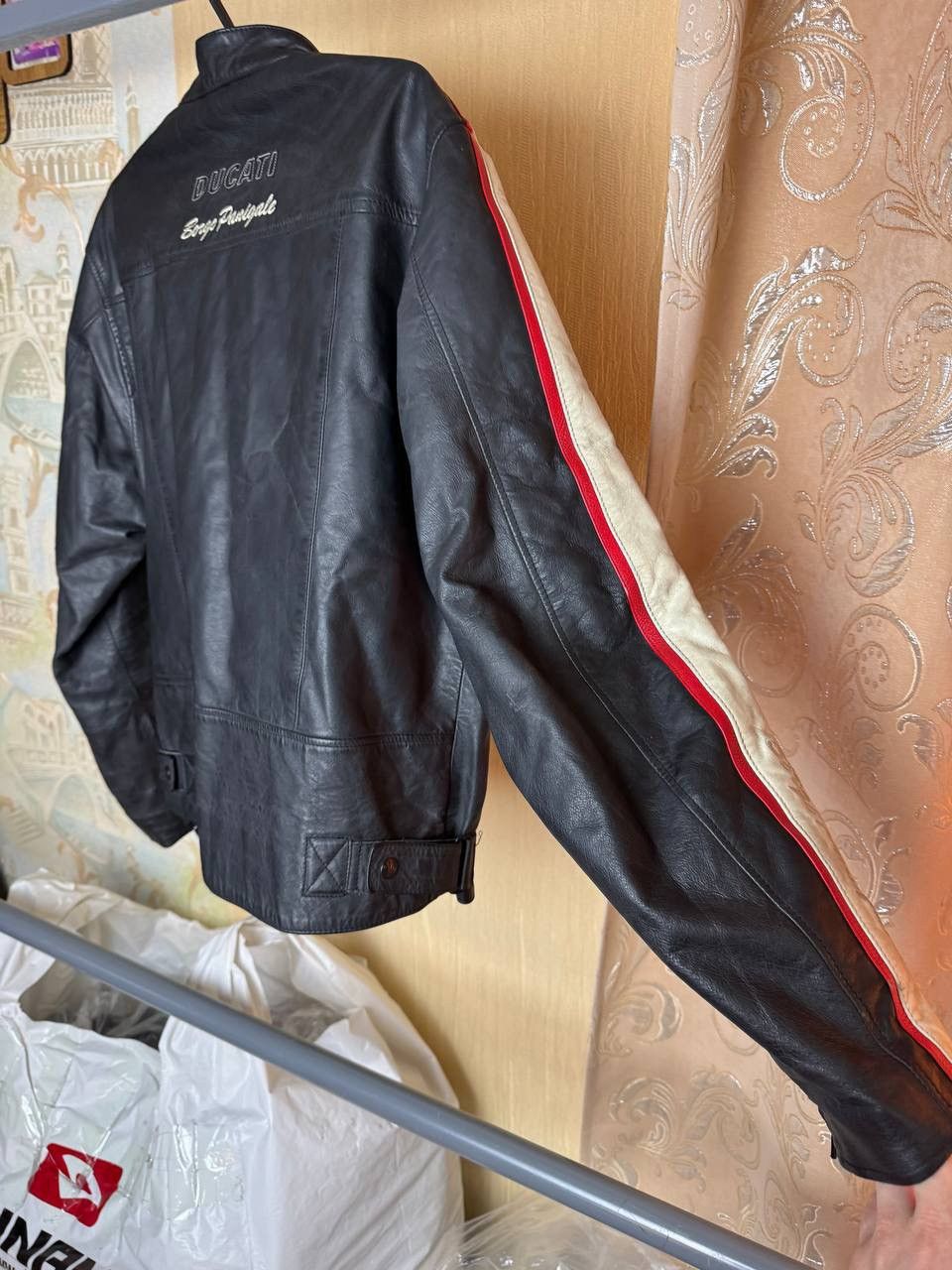 Dainese DUCATI LETHER JACKET Size US L / EU 52-54 / 3 - 8 Thumbnail