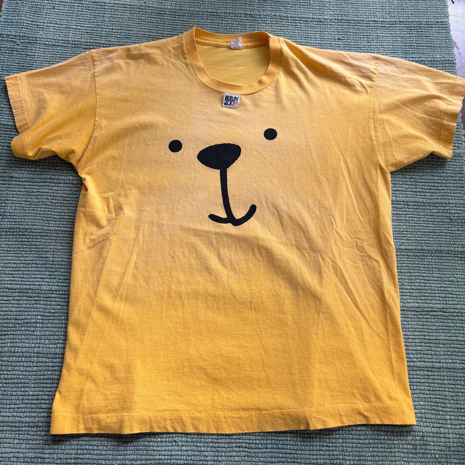 Vintage Vintage Berlin 2000 Faded Single Stitched Bear Face Tee Size US L / EU 52-54 / 3 - 1 Thumbnail