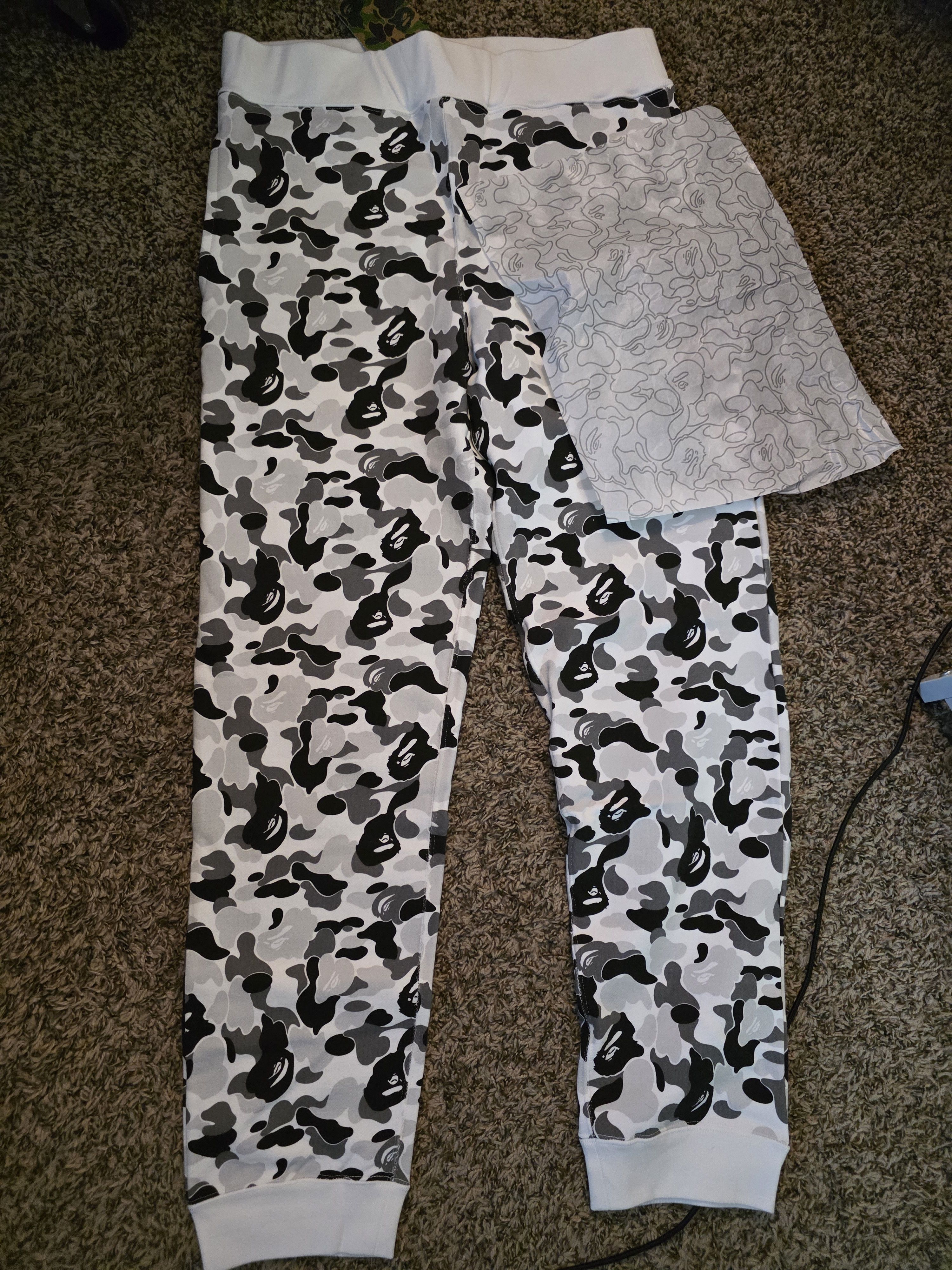 Bape BAPE Gray Camo Sweatpants (2XL) Size US 36 / EU 52 - 1 Thumbnail