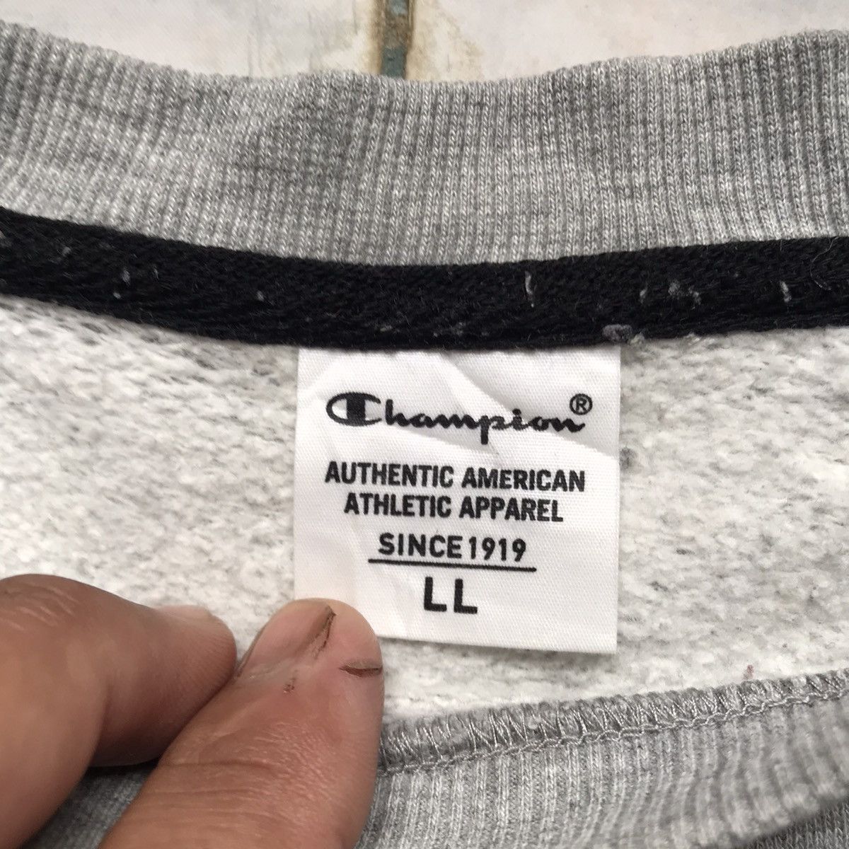 Champion Vintage Champion Crewneck Size US L / EU 52-54 / 3 - 8 Thumbnail