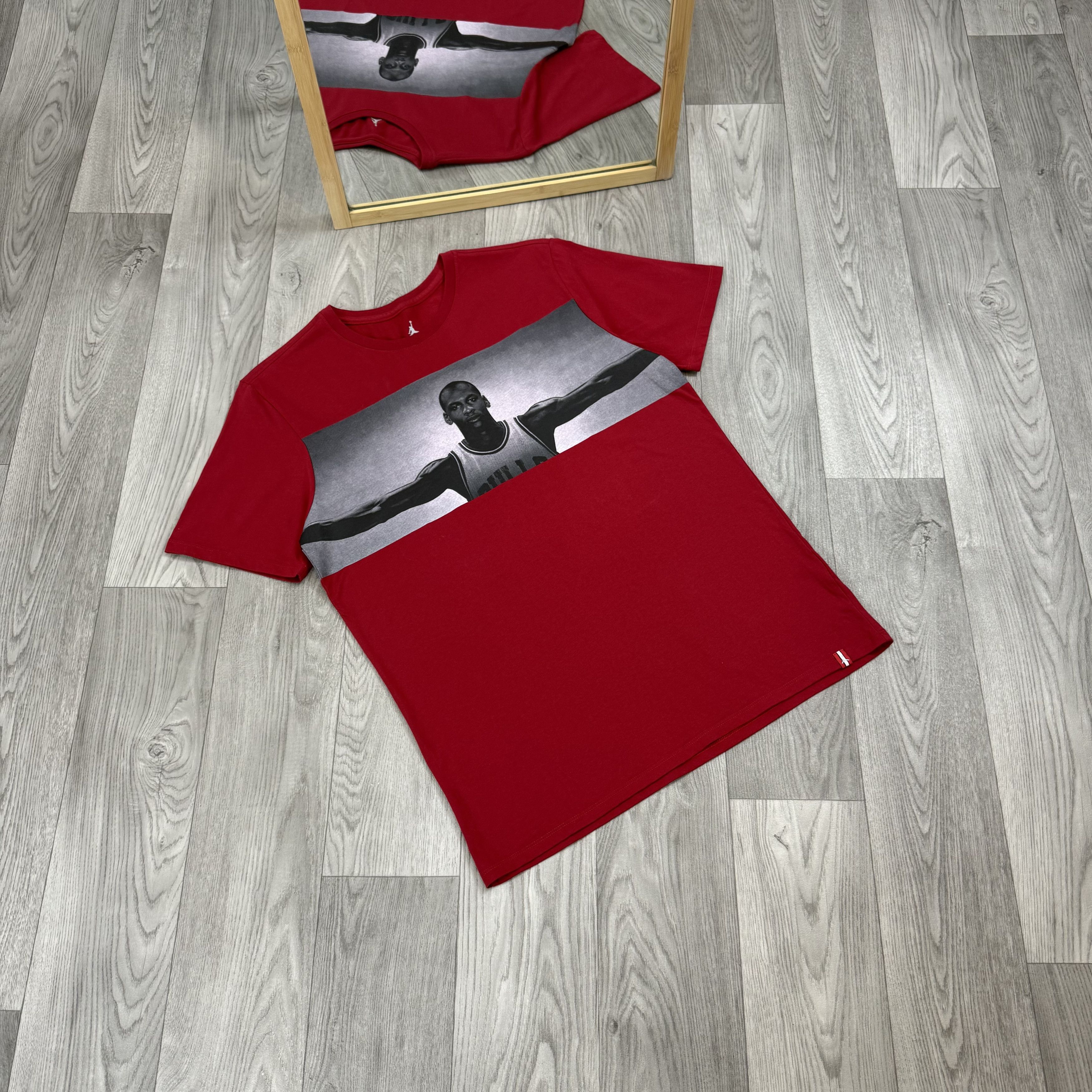 Jordan Brand Jordan Red Graphic Tee Shirt Size US L / EU 52-54 / 3 - 4 Thumbnail