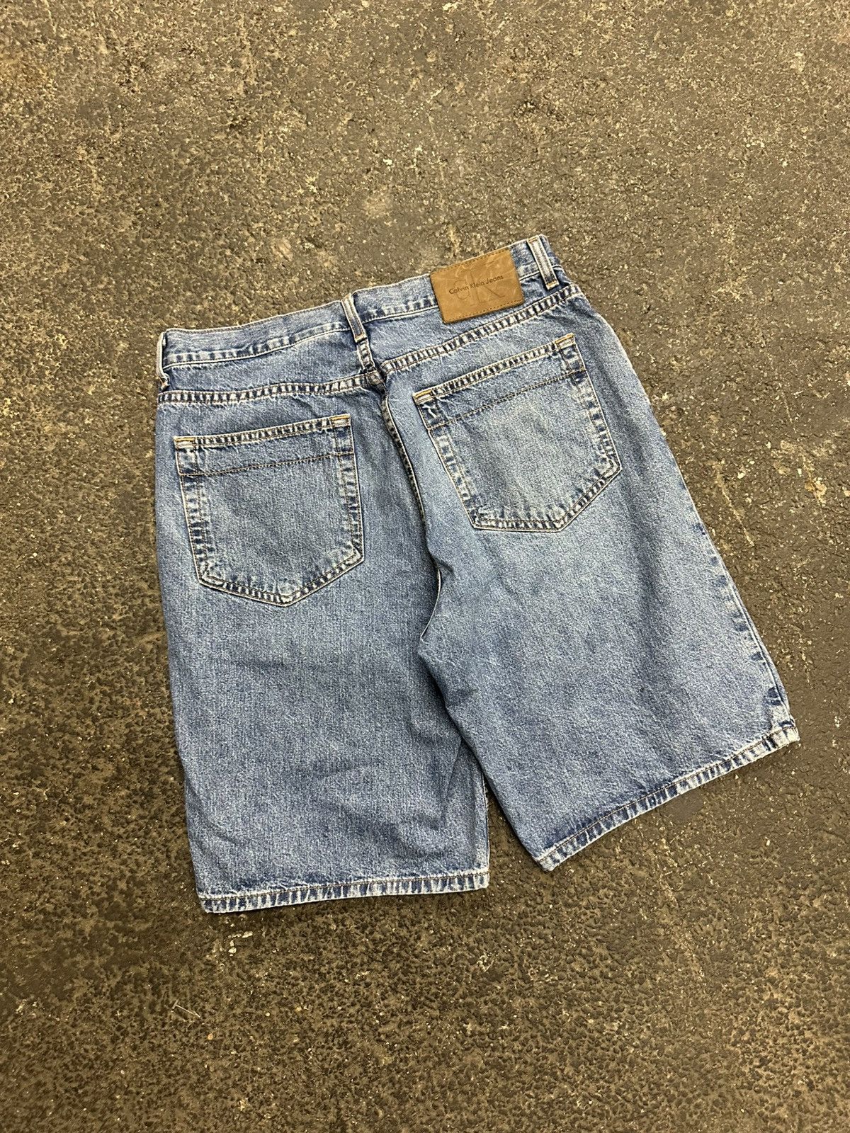 Calvin Klein × Vintage Y2K baggy Calvin Klein jorts Size US 30 / EU 46 - 1 Thumbnail