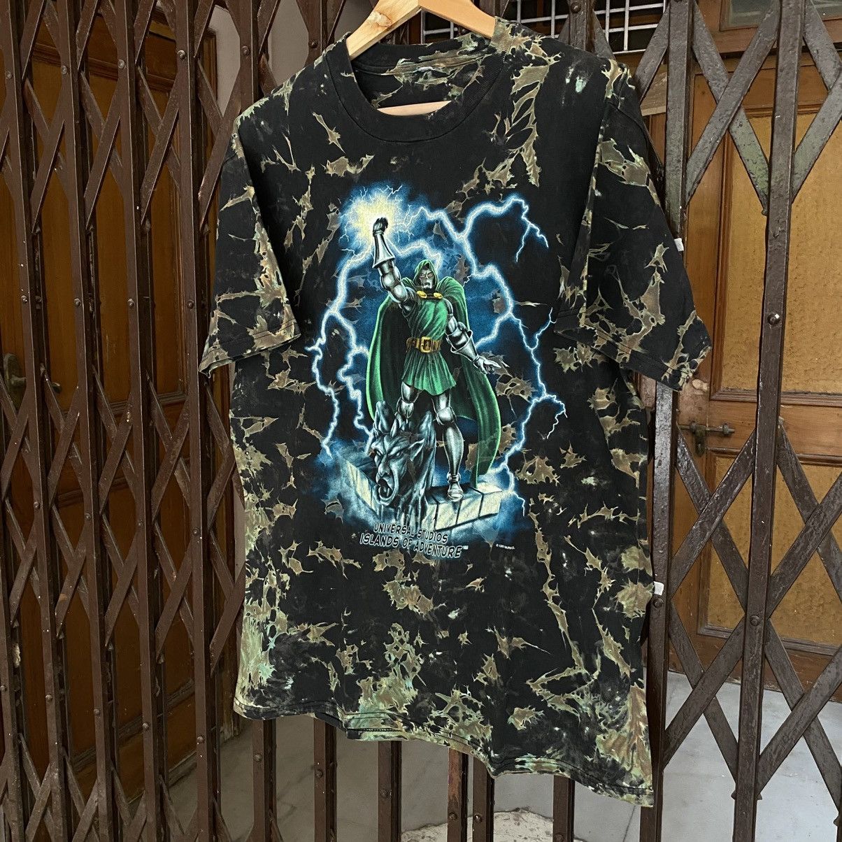Marvel Comics Vintage 1999 Marvel Doctor Doom Universal Studio AOP T shirt Size US M / EU 48-50 / 2 - 2 Thumbnail